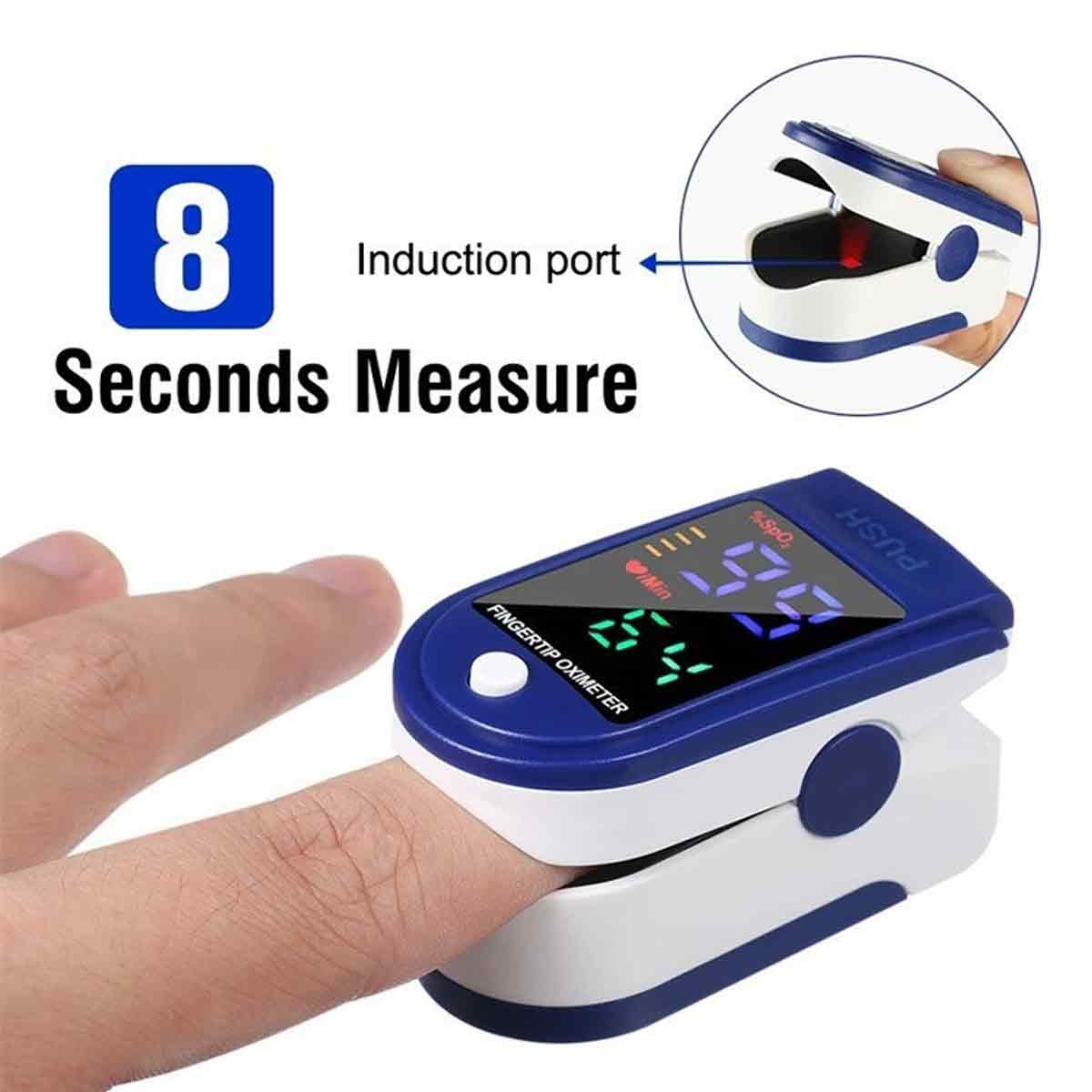 Ein Pulsoximeter misst einen Finger. Es zeigt eine Anzeige mit Messwerten. Der Text lautet '8 Sekunden messen'.