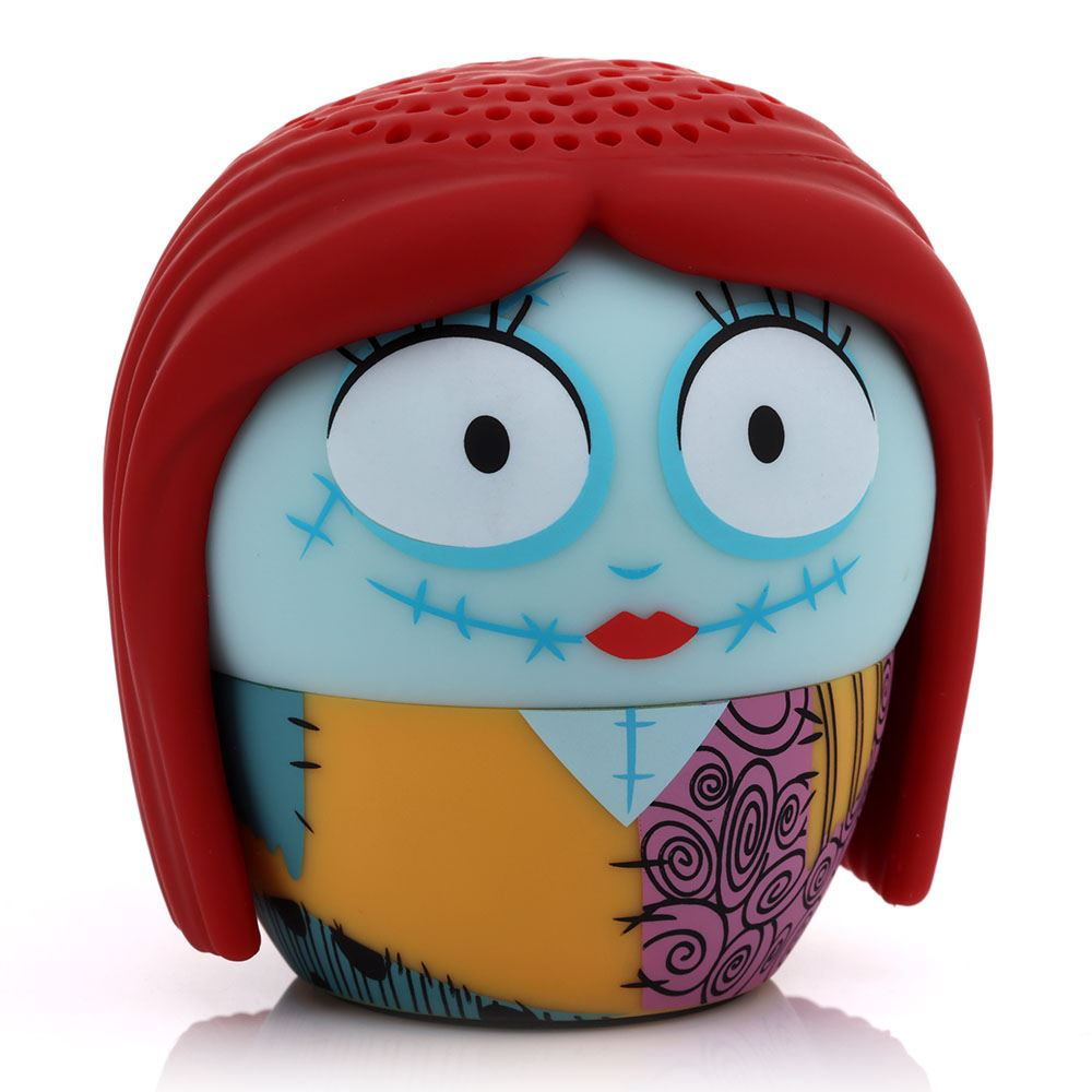 Una figura di Sally da The Nightmare Before Christmas. Ha capelli rossi, faccia blu con cuciture e un vestito colorato.