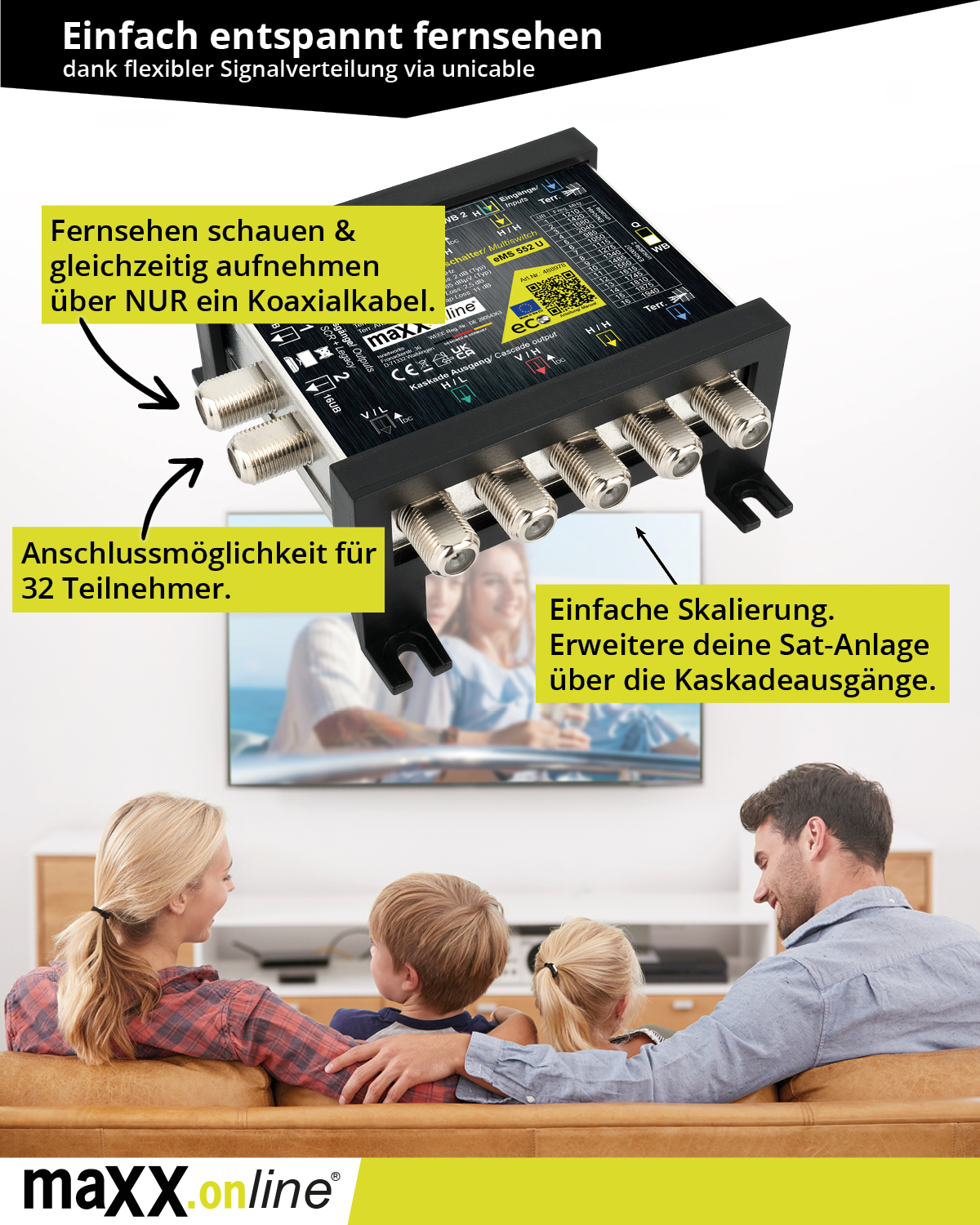Familie schaut fern, ein schwarzes Gerät mit silbernen Anschlüssen befindet sich über dem Fernseher. Text hebt Funktionen hervor.