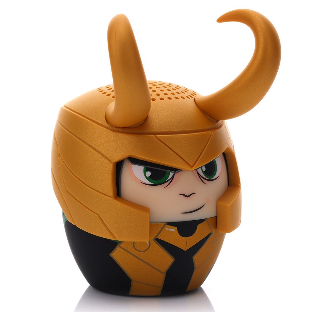Un altoparlante a tema Loki. Ha un elmo d'oro con corna e occhi verdi. L'altoparlante è nero nella parte inferiore.