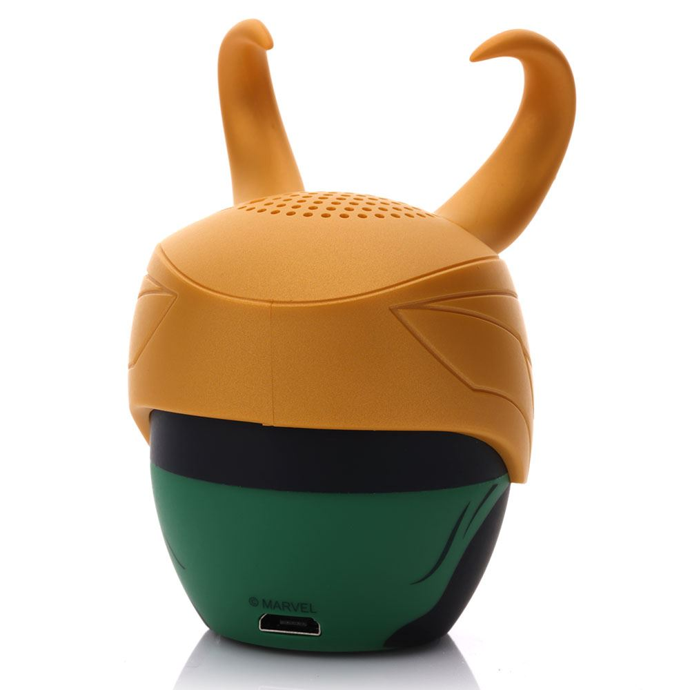 Un altoparlante a tema Loki. Ha un casco arancione con corna, una base verde e dettagli neri. Il logo Marvel è in basso.