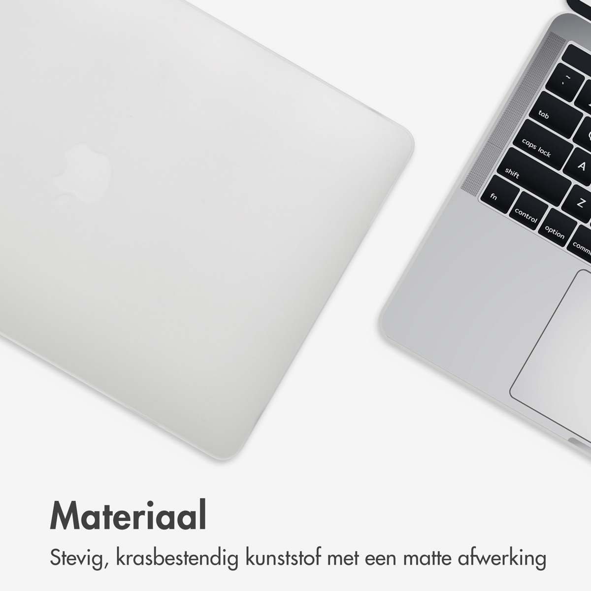Una tapa blanca de portátil y un teclado plateado son visibles. El fondo es blanco. El texto 'Materiaal' está en la parte inferior.