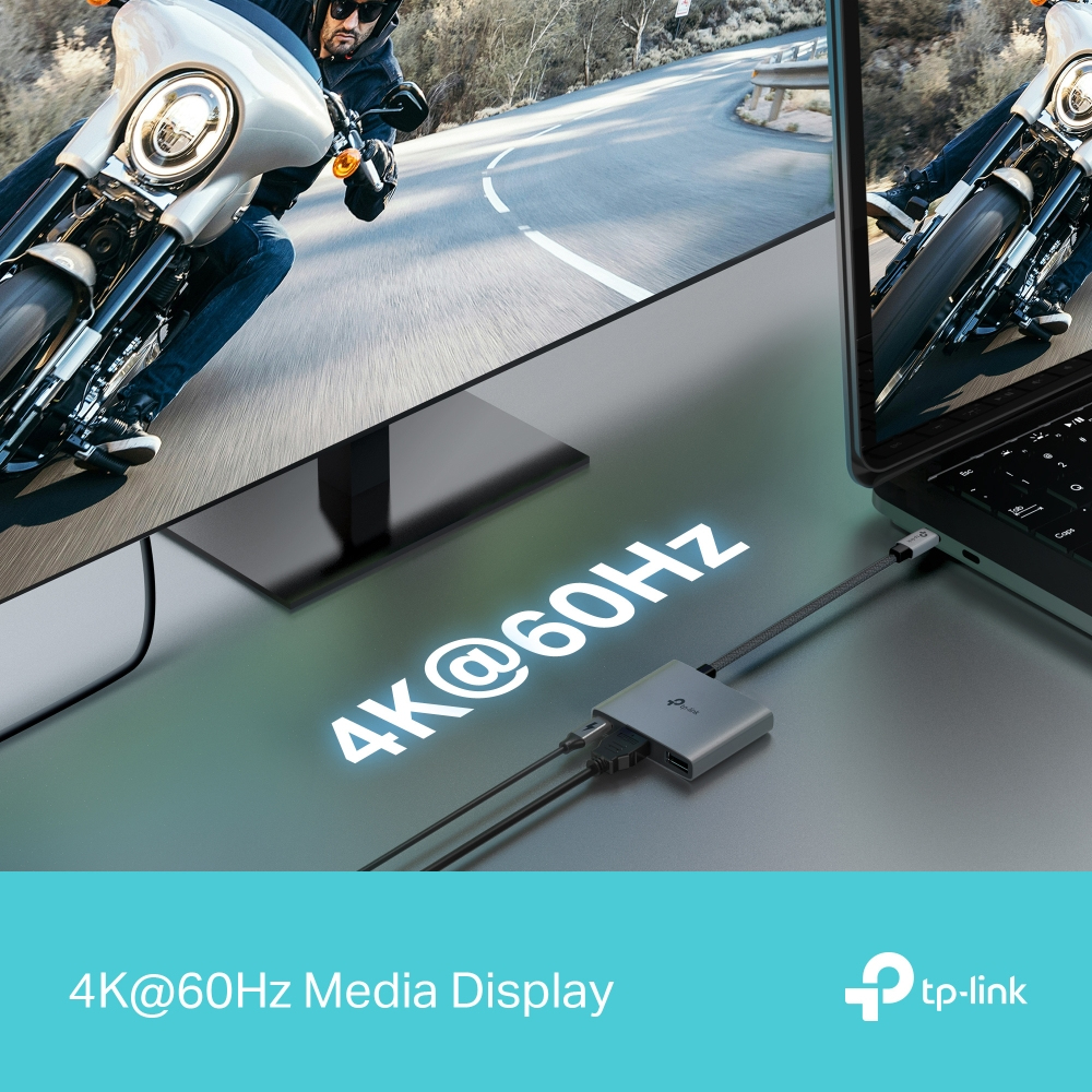 Motorrad auf dem Bildschirm, Laptop über Adapter verbunden, 4K@60Hz Text und TP-Link-Logo. Grauer Adapter mit Kabeln und Laptop.