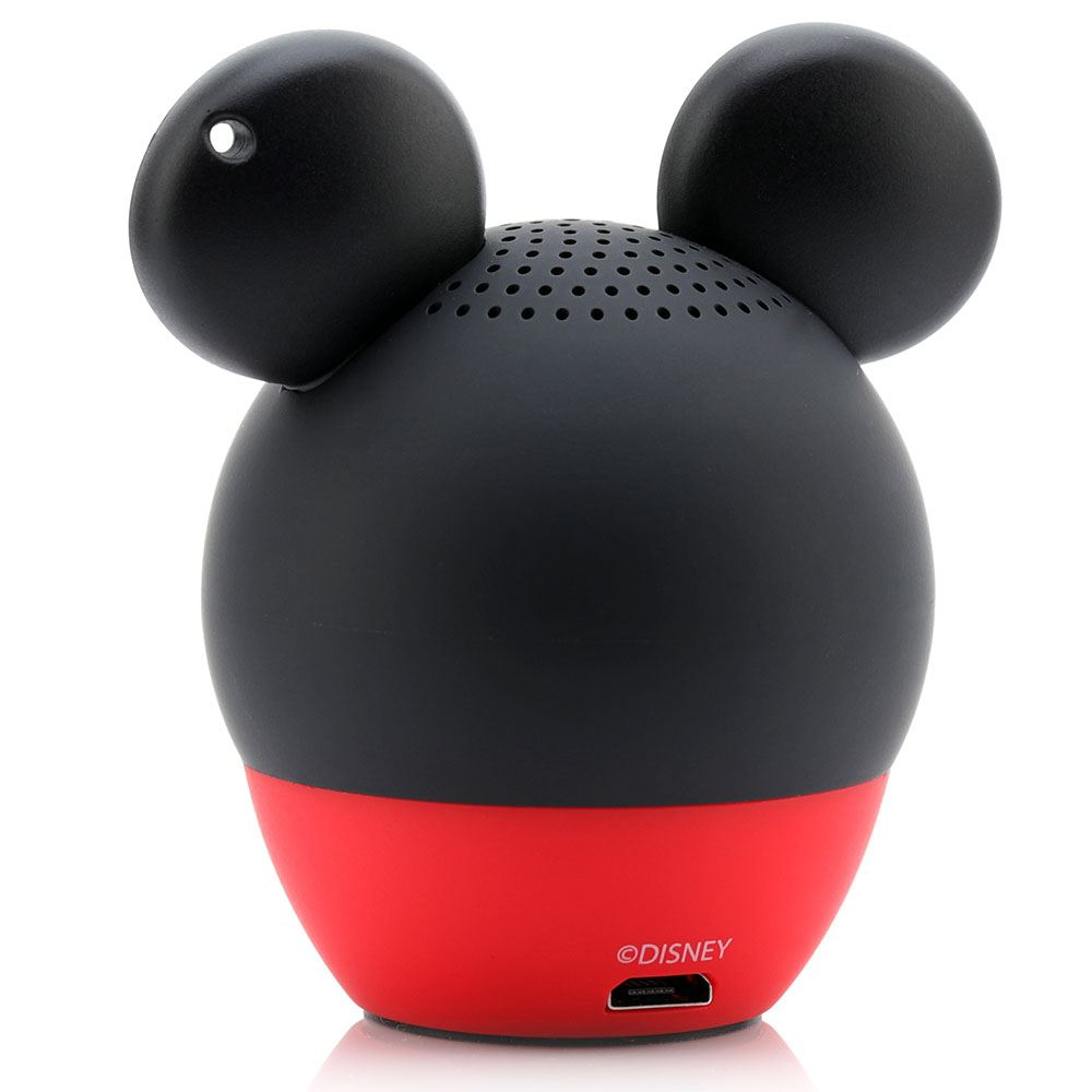 Altoparlante a forma di Topolino. Corpo nero, base rossa. Due orecchie nere in cima. Logo Disney e porta USB sulla base.
