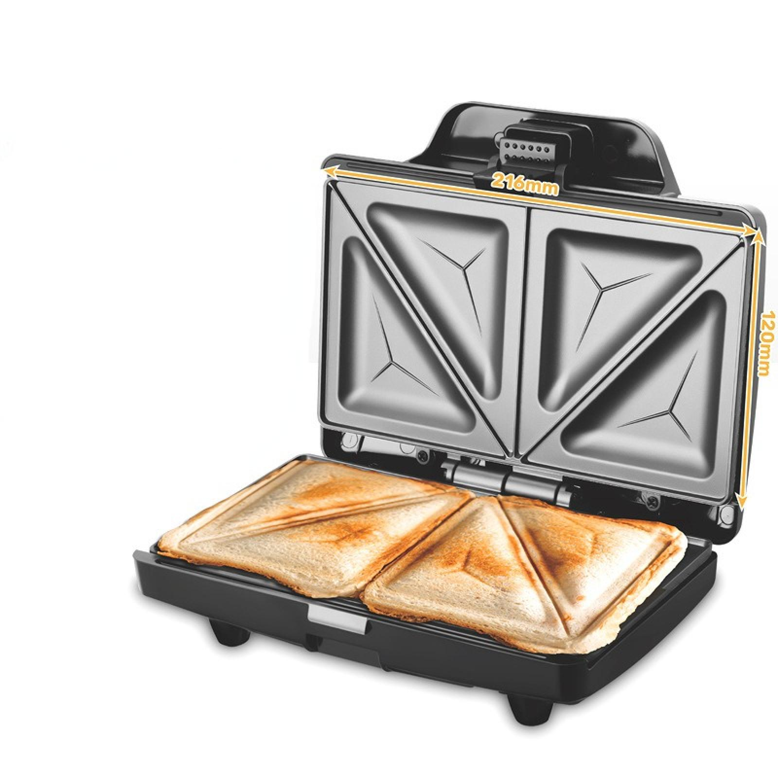 Ein Sandwichmaker mit zwei getoasteten Sandwiches. Es ist schwarz und silber, offen, mit Maßen.