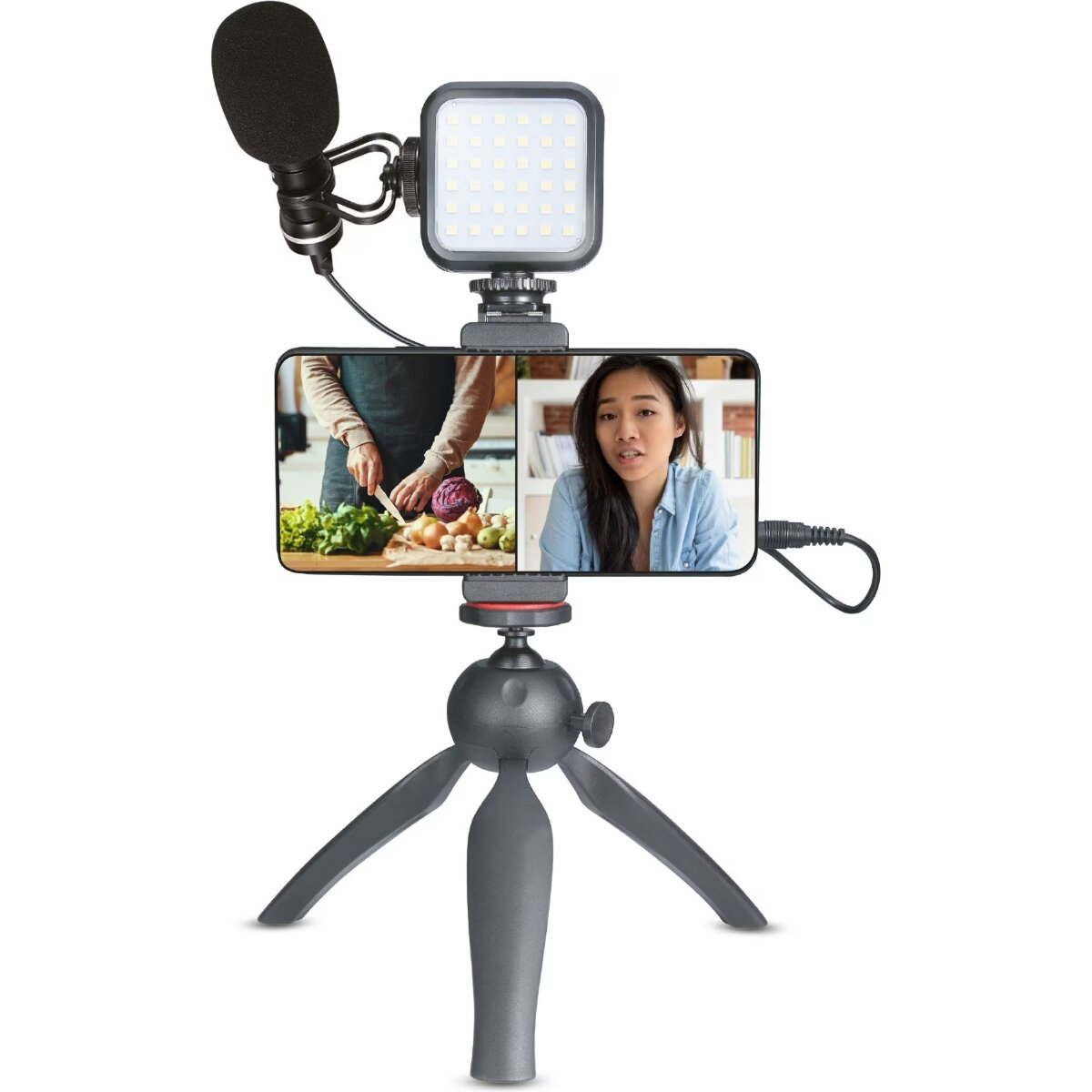 Een smartphone op een statief met een lamp en microfoon. Het scherm toont een kookdemo en een vrouw die praat.