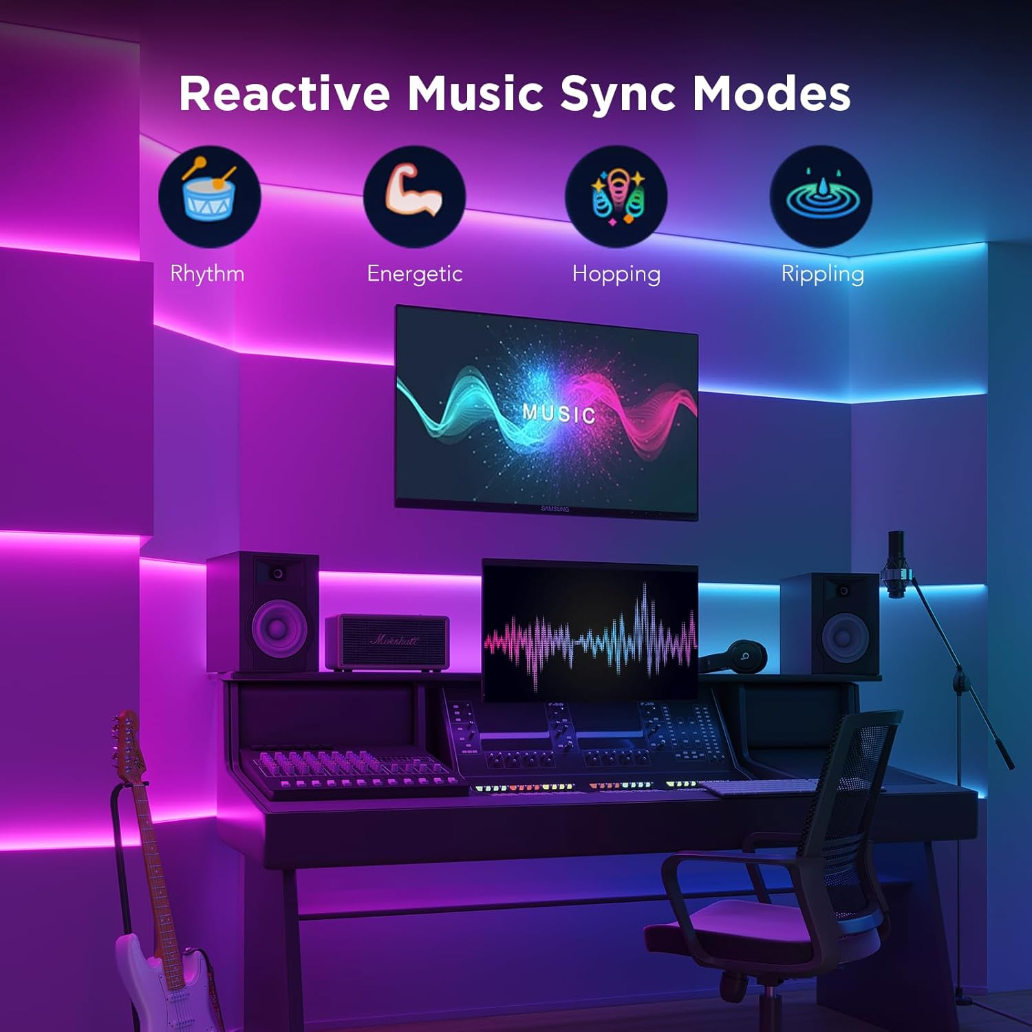 Studio de musique avec table de mixage, guitare, haut-parleurs et écran. La pièce est éclairée de lumières violettes et bleues.