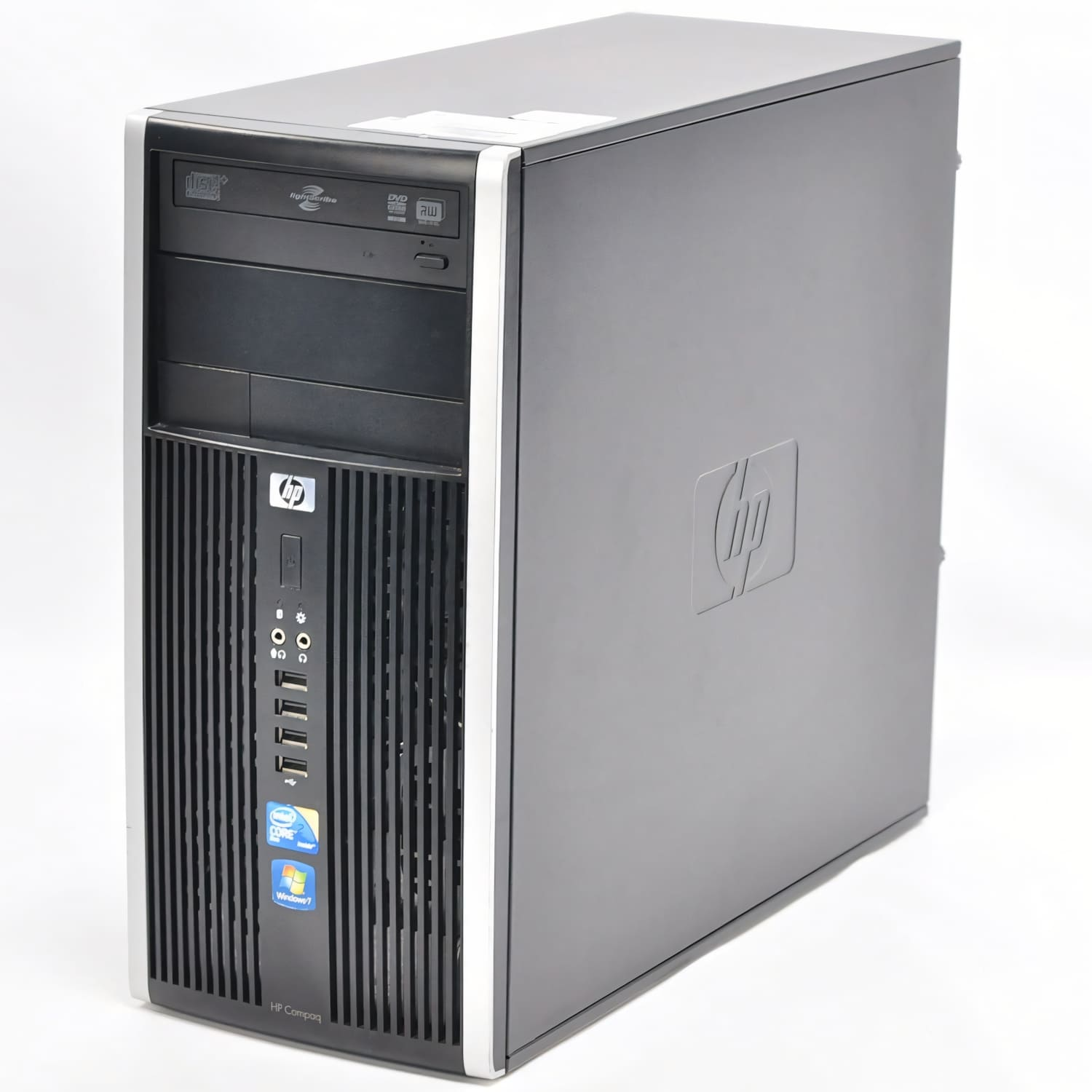 Una computadora de escritorio HP Compaq. Tiene un panel frontal negro con unidad de CD/DVD, varios puertos y un logotipo de HP. La carcasa es gris.