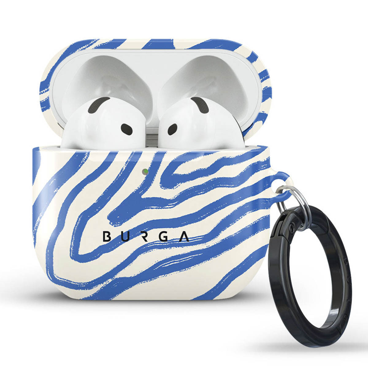 Witte Airpods in een hoesje met blauwe zebra strepen. Rechts hangt een zwarte karabijnhaak. Het merk BURGA staat op de hoes.