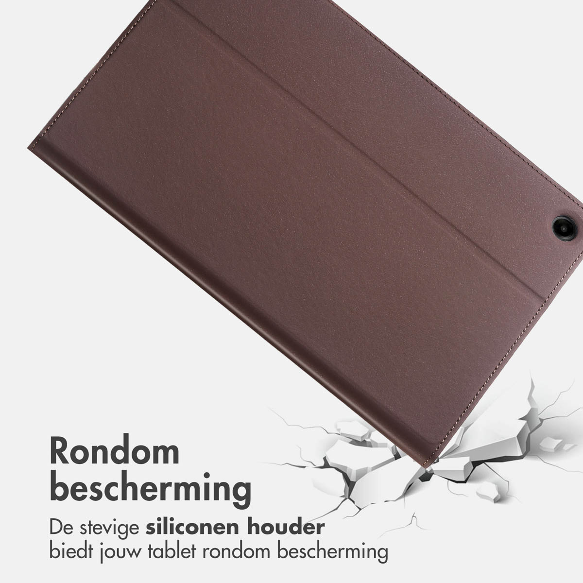 A brown tablet case is displayed, with text below in Dutch. The case appears to be falling, with a crack effect in the background.