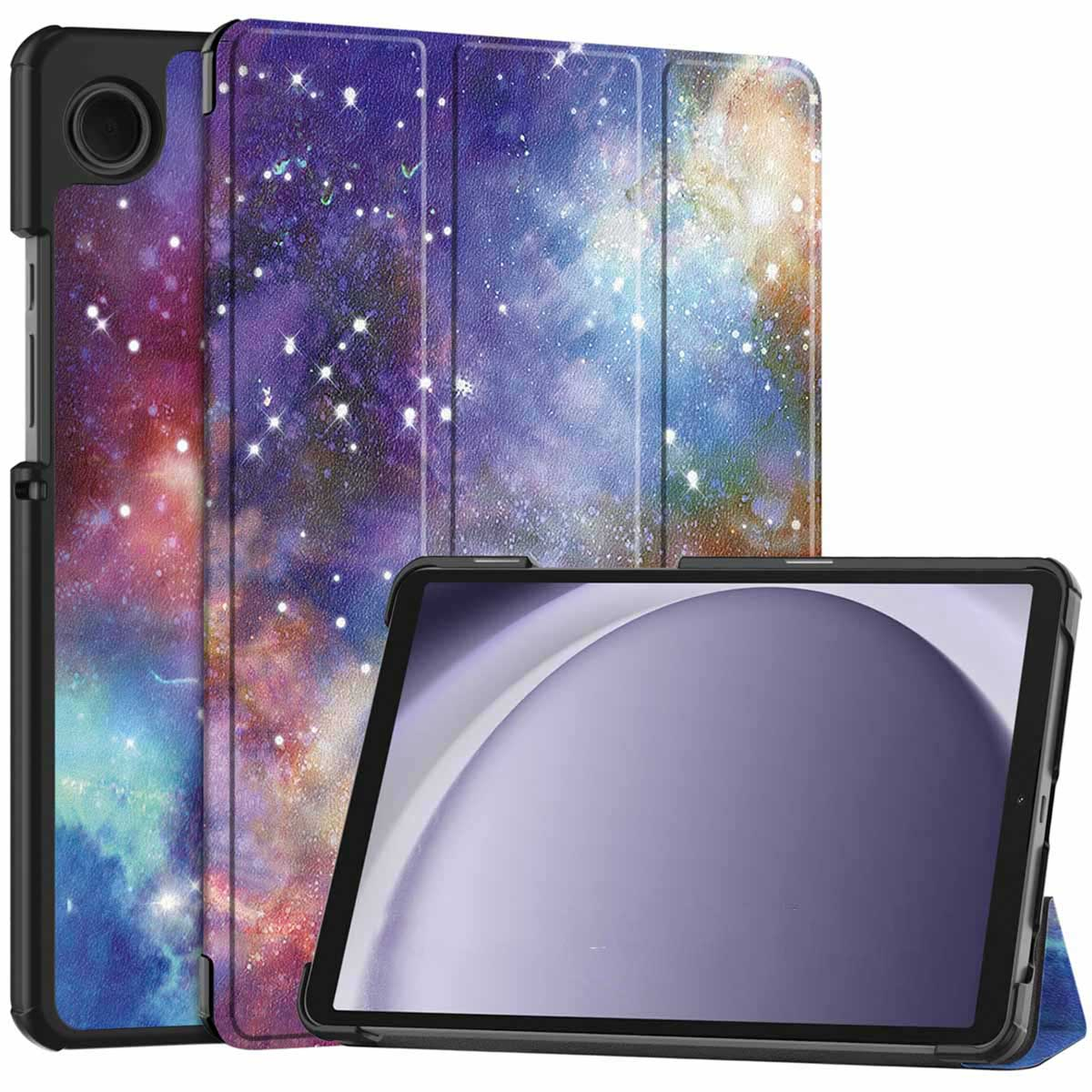 Tablet met een hoesje met galaxy-ontwerp. De hoes is open en toont het scherm. De achtergrond is een galaxy-ontwerp.