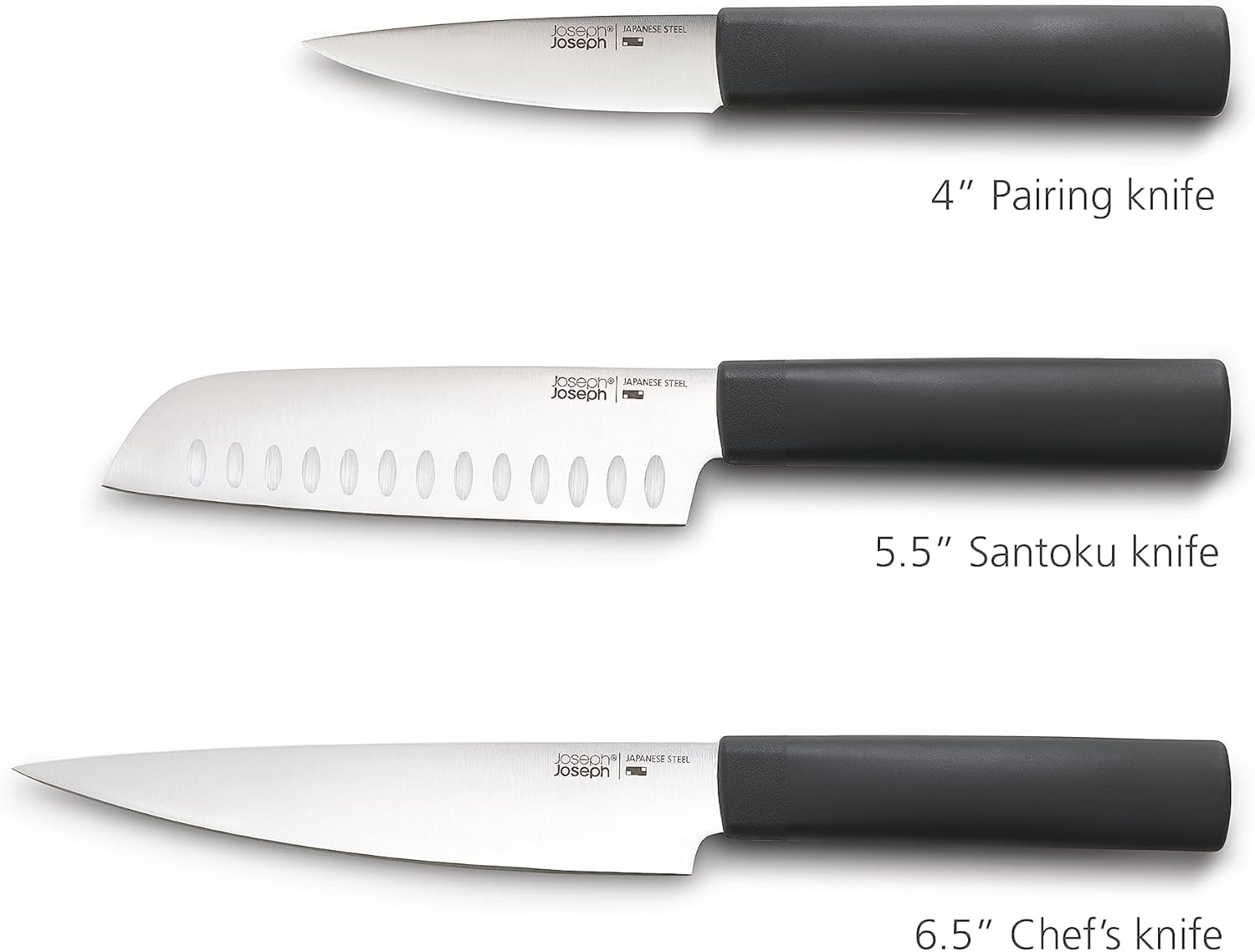 Siyah saplı ve gümüş renkli bıçakların üçü sergileniyor. Soyma, santoku ve şef bıçakları olarak etiketlenmişlerdir.
