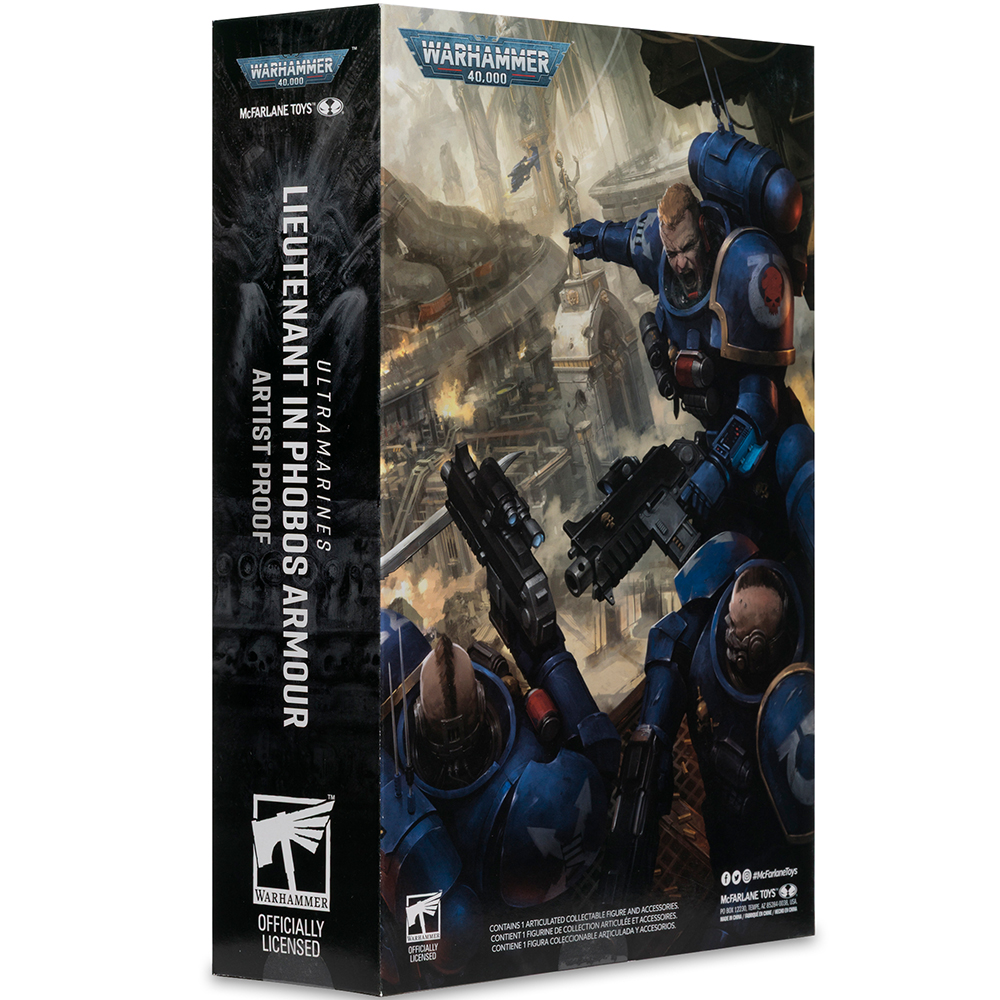 Box art per un action figure di Warhammer 40.000. Mostra marine spaziali in armatura blu, che combattono in un ambiente cittadino. Il testo dice 'Lieutenant in Phobos Armour'.