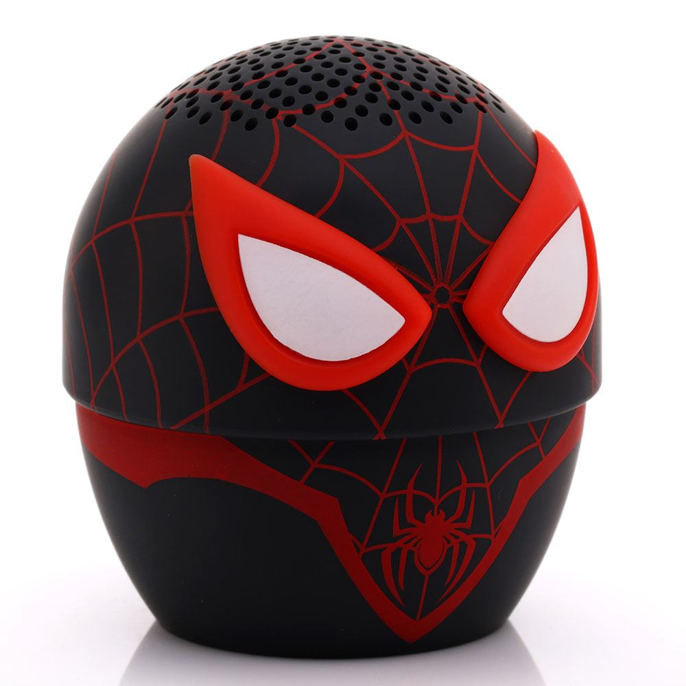 Ein Spider-Man-Lautsprecher. Schwarze Kugel mit rotem Spinnennetz-Design, roten Augen und einem Spinnenemblem.