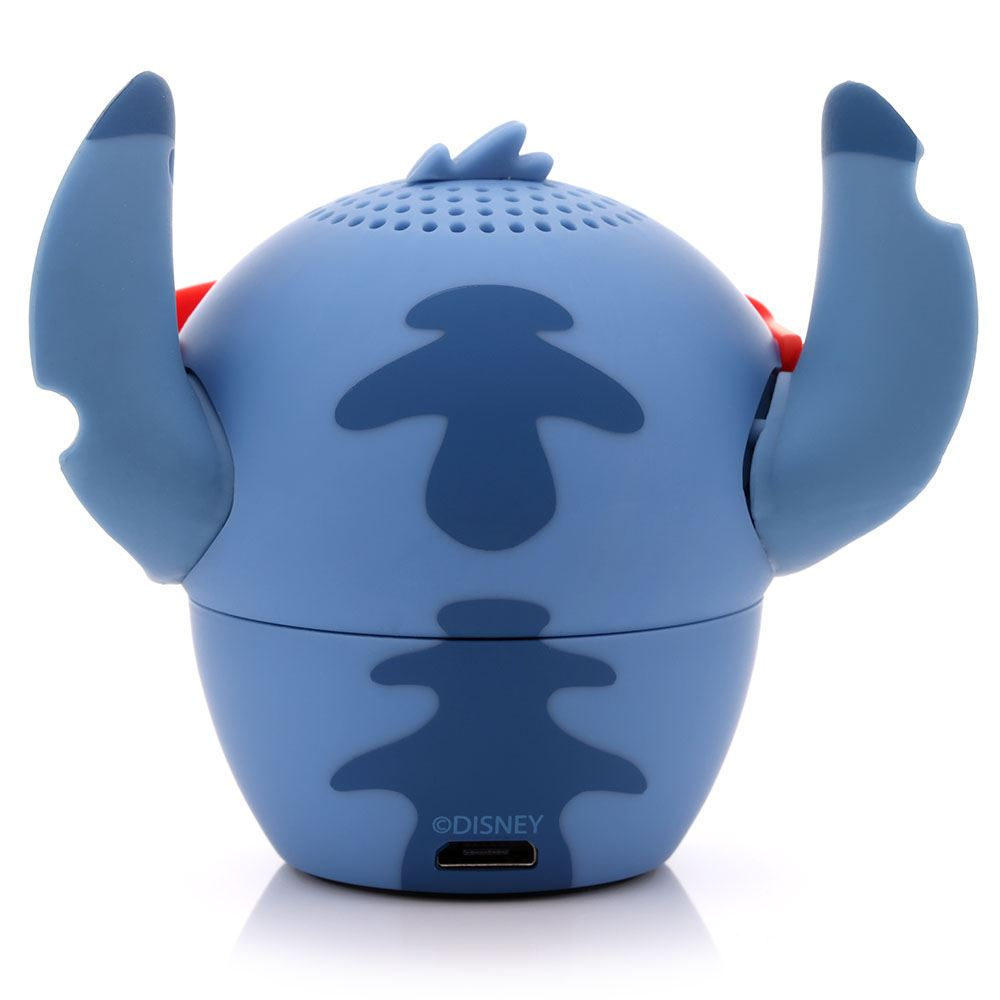 Un altoparlante blu a forma di Stitch con orecchie, un dettaglio rosso e un logo Disney. È posto su sfondo bianco.