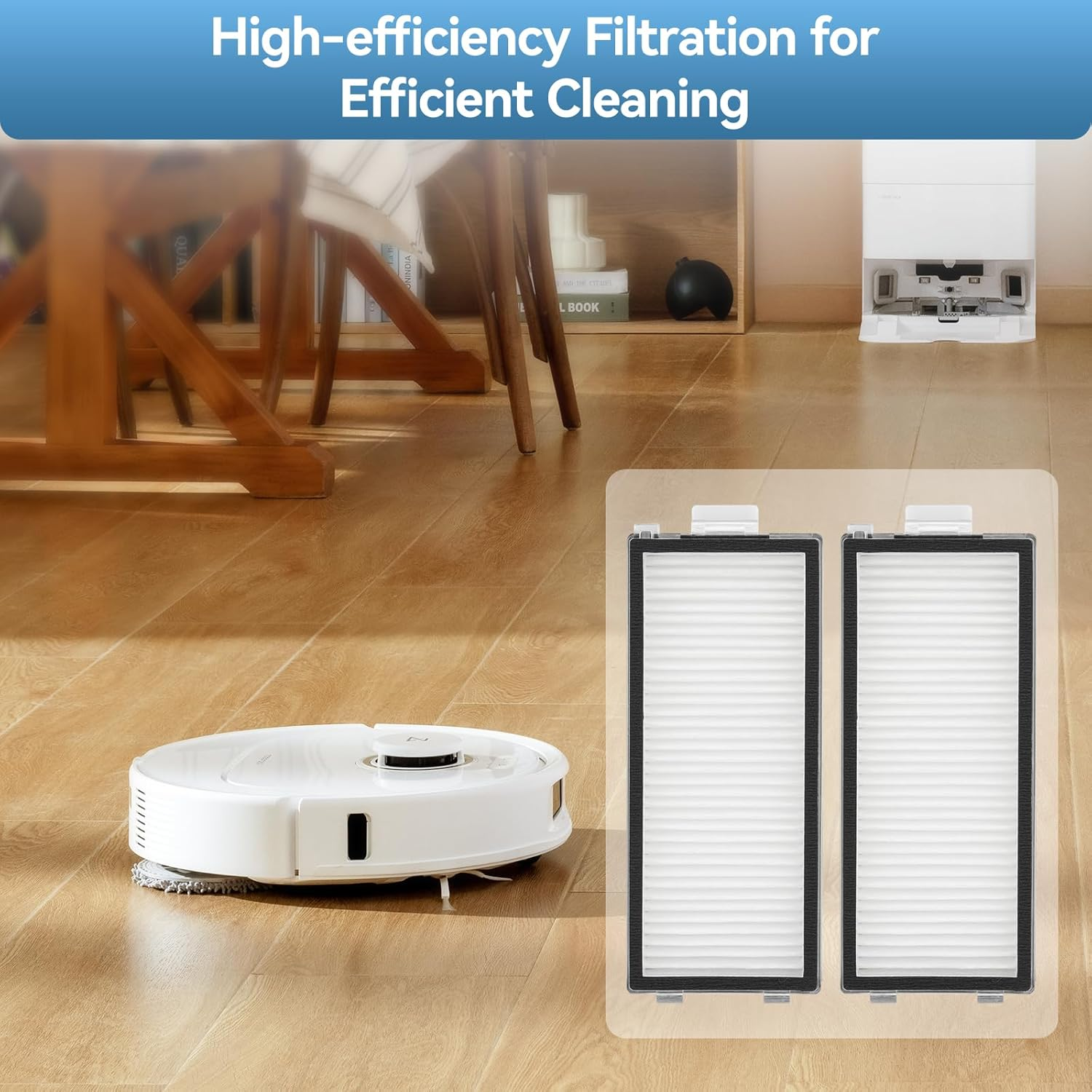Een witte robotstofzuiger op houten vloer, met twee filters, een reinigingsstation en de tekst: Hoogrendementfiltratie voor efficiënt reinigen.