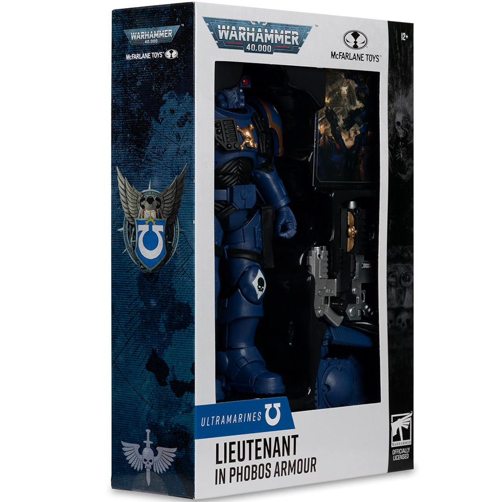 Eine Warhammer 40.000 Actionfigur, Ultramarines Lieutenant in Phobos Armour, in einem McFarlane Toys Karton. Box hat Bilder und Logos.