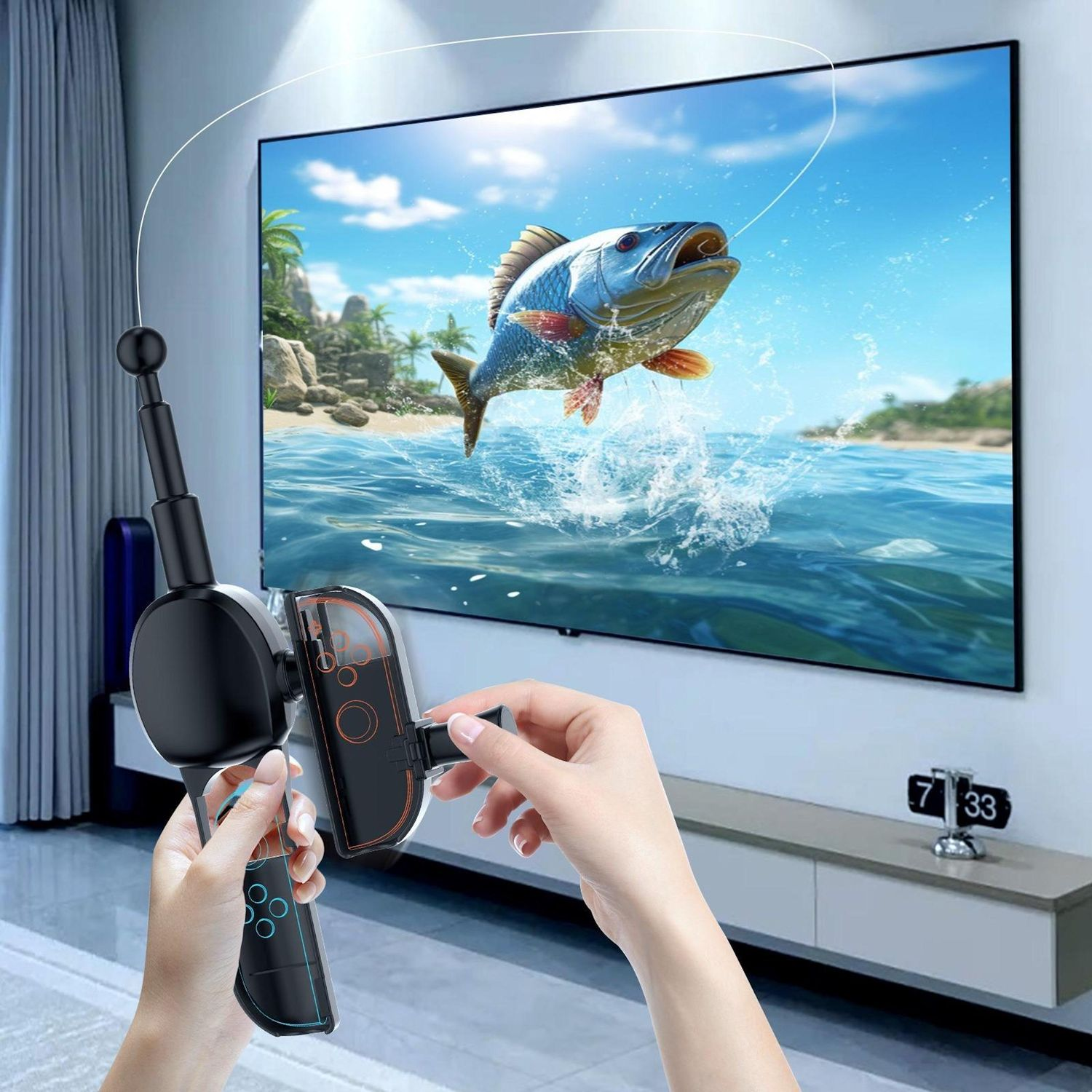 Hände halten einen Angelruten-Controller, Fernsehbildschirm zeigt einen Fisch, der aus dem Wasser springt. Hintergrund: Strand, Himmel und eine Digitaluhr.