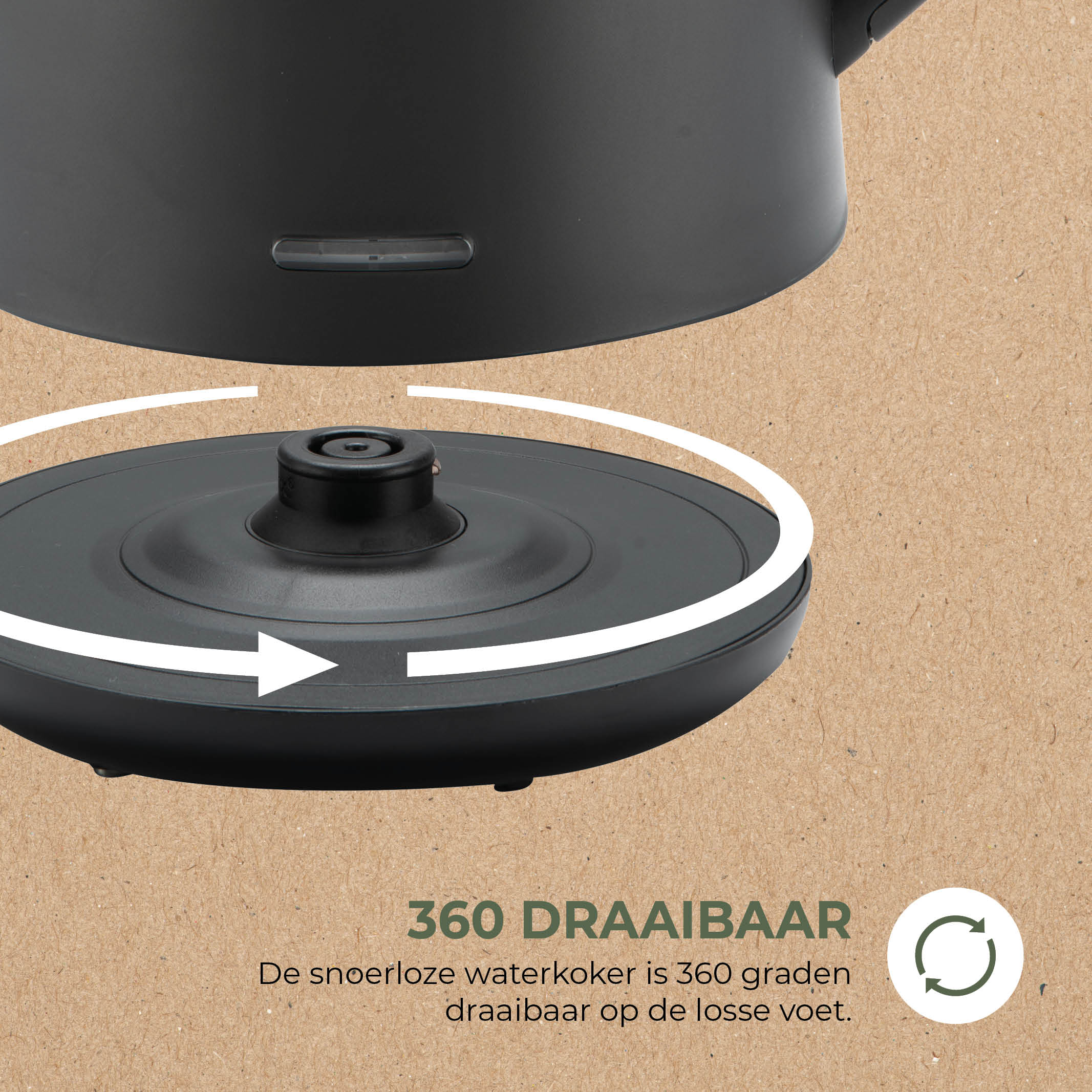 Een zwarte waterkoker met een 360 graden draaiende basis, afgebeeld tegen een bruine achtergrond.