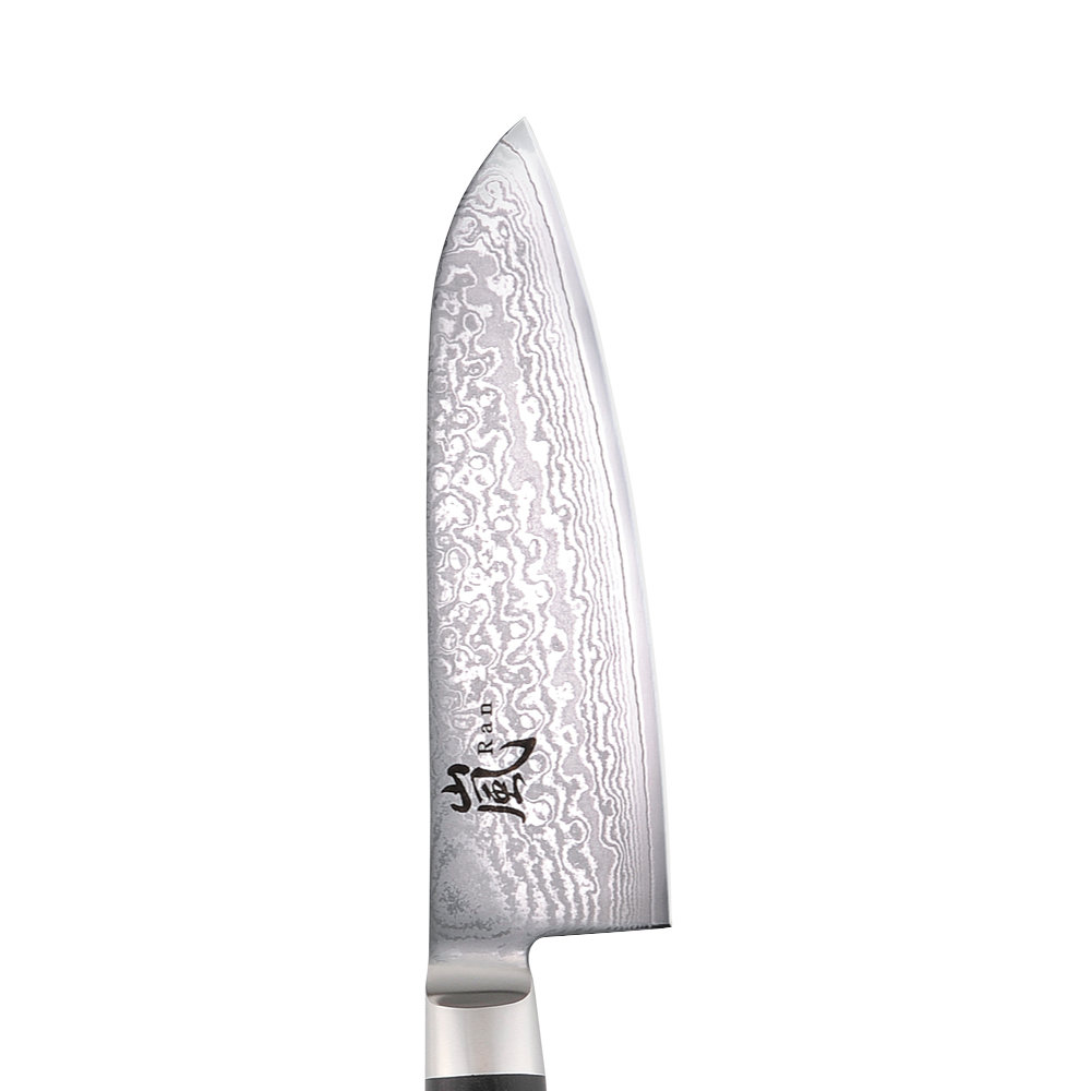 Nahaufnahme eines Messers mit gemusterter Klinge. Der Griff ist unten sichtbar. Das Messer wirkt scharf und neu.