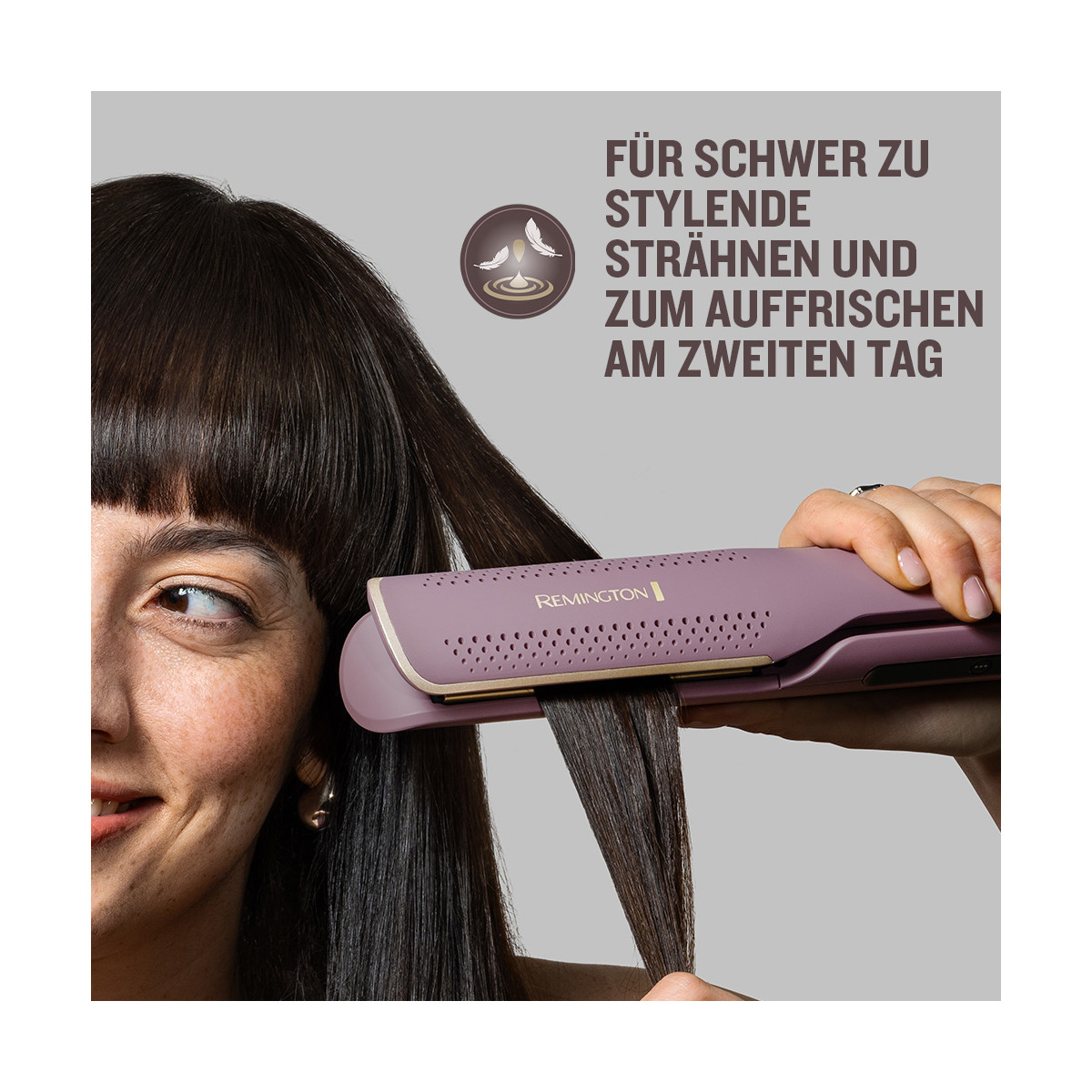 Una donna usa una piastra per capelli Remington viola sui suoi capelli scuri. Testo: Per capelli difficili da acconciare, rinfresca il secondo giorno.