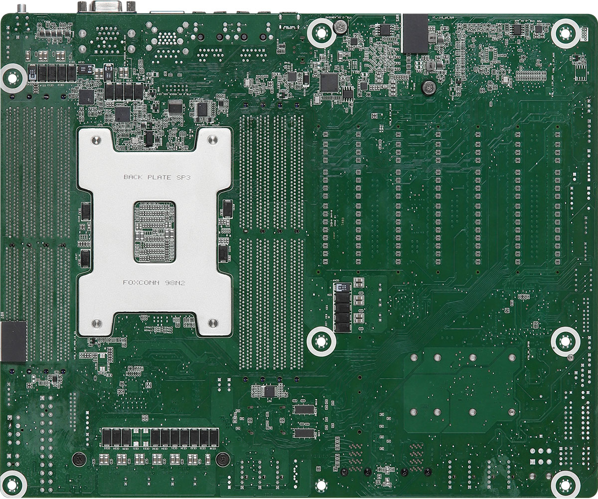 Un circuito stampato verde con vari componenti elettronici. Zona centrale con piastra metallica bianca con testo 'BACK PLATE SP3' e 'FOXCONN 38H2'.