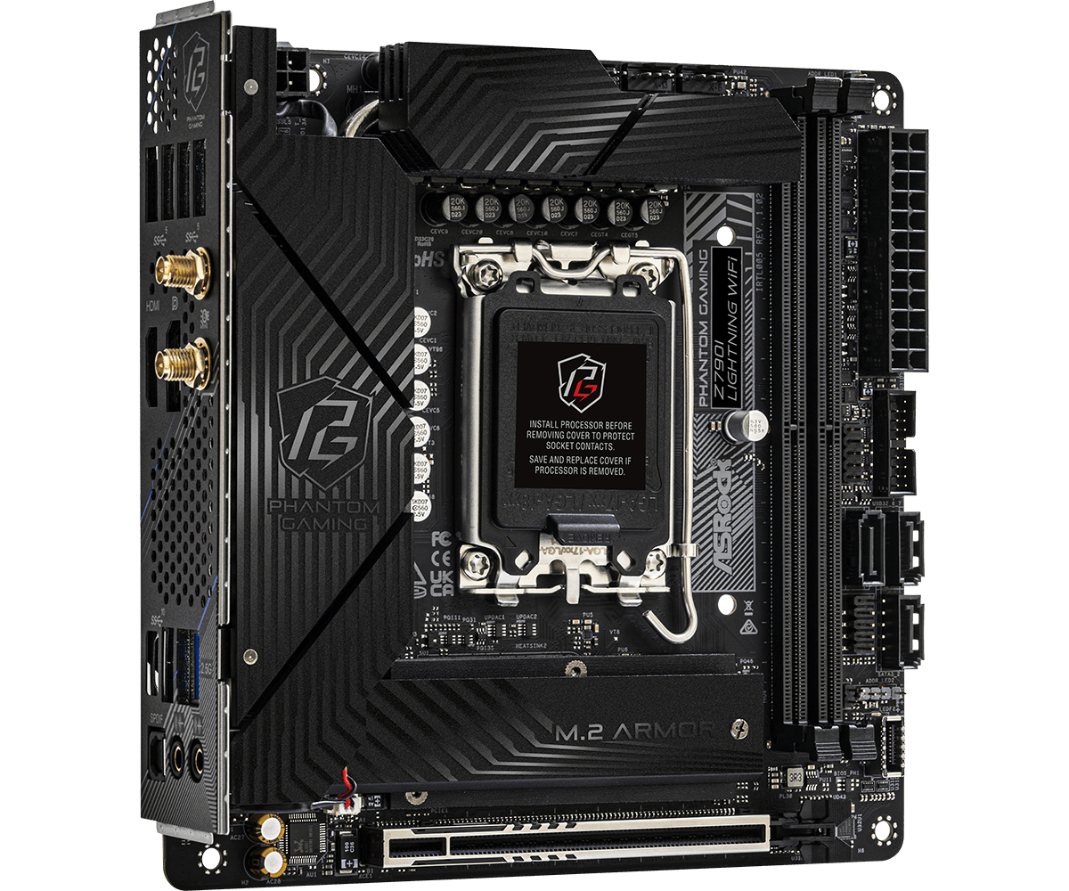 Czarna płyta główna ASRock Z790I Phantom Gaming WiFi z różnymi portami, gniazdami i logo Phantom Gaming.