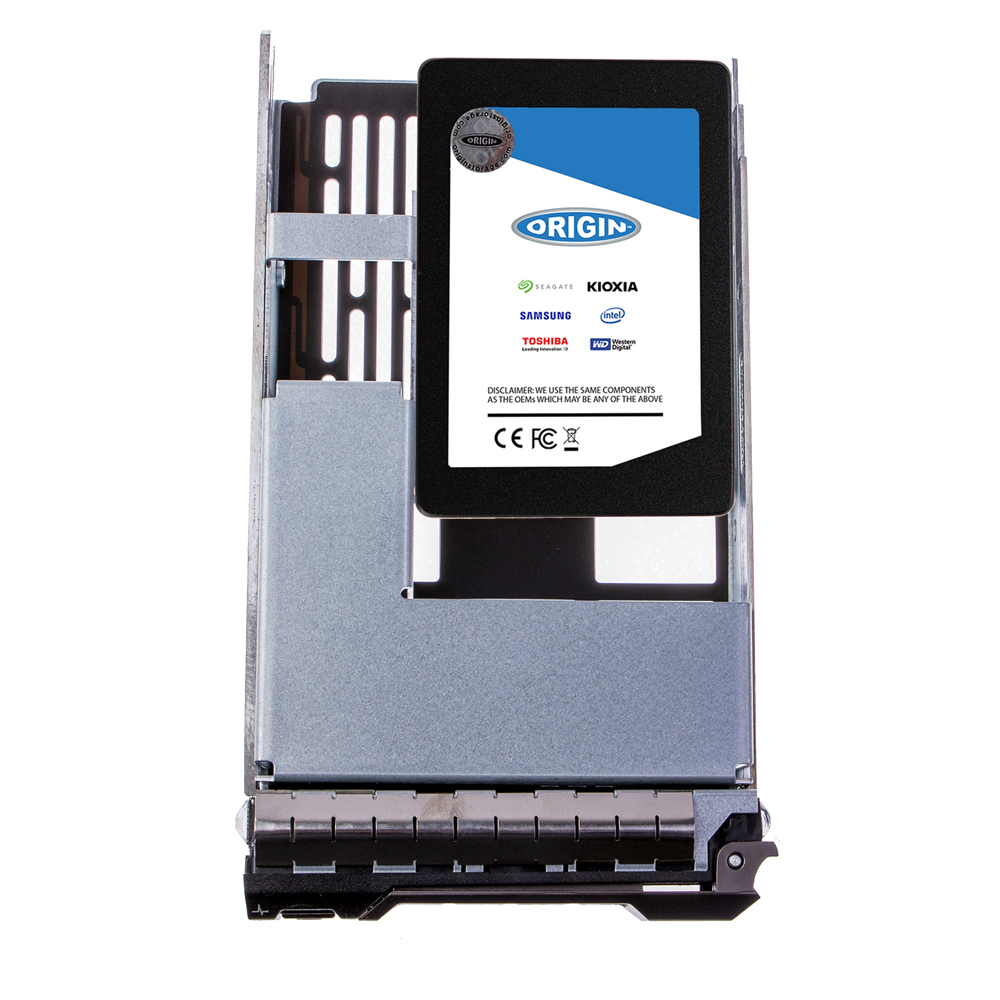 Un involucro per unità metallico con un SSD nero. L'SSD ha un'etichetta blu e bianca con il logo Origin e i nomi dei marchi.