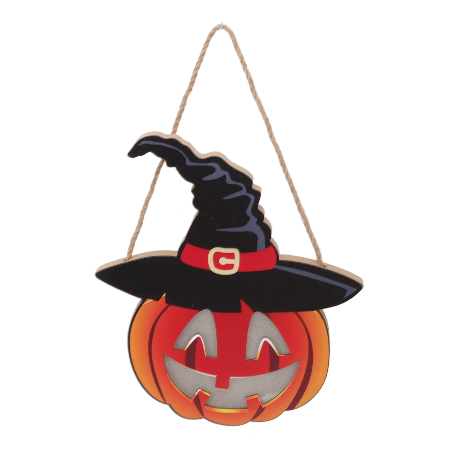 Eine Halloween-Kürbisdekoration mit Hexenhut, die an einer Schnur hängt, isoliert auf Weiß.