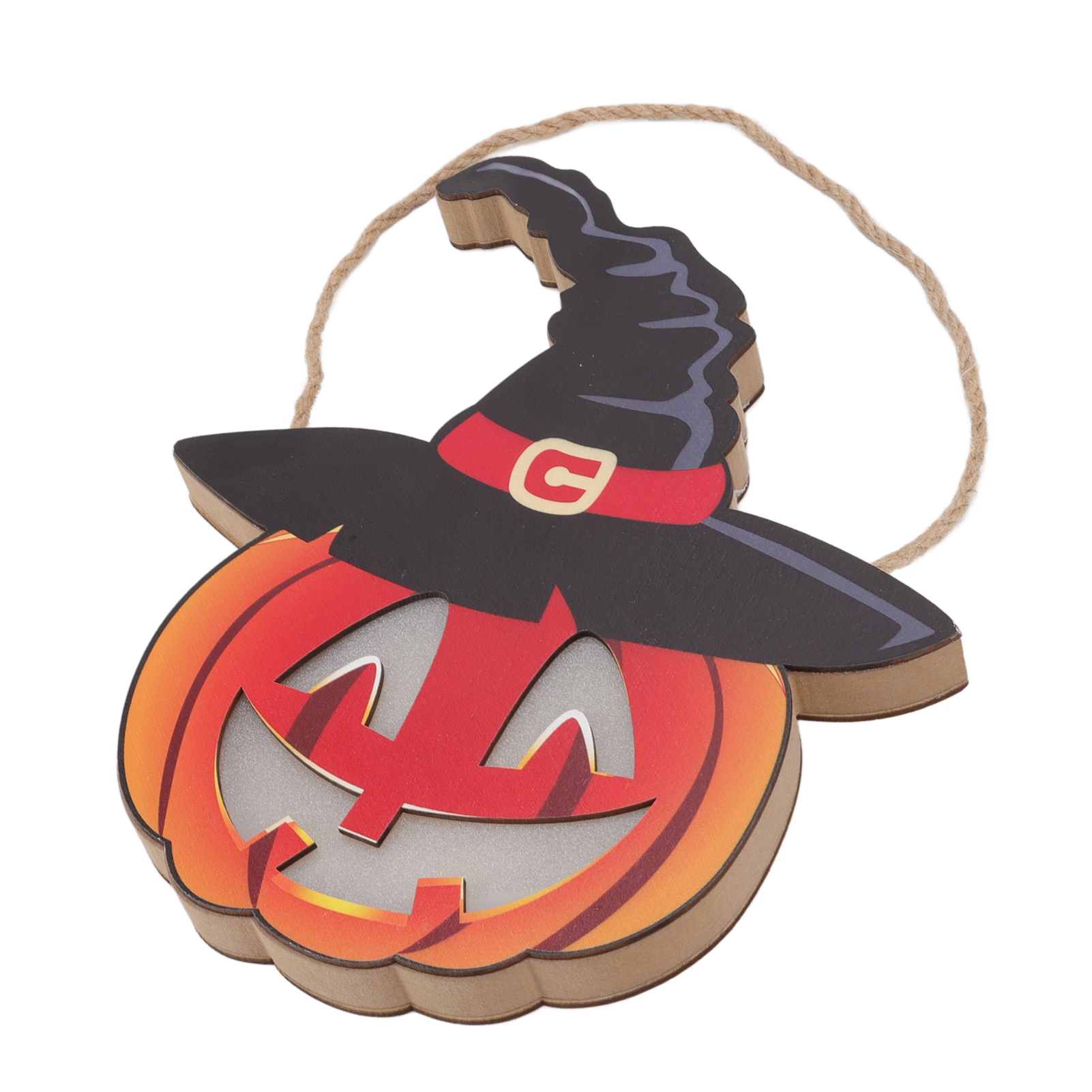 Eine hölzerne Halloween-Dekoration mit einem Kürbis, der einen Hexenhut trägt. Es hat ein Juteseil zum Aufhängen.