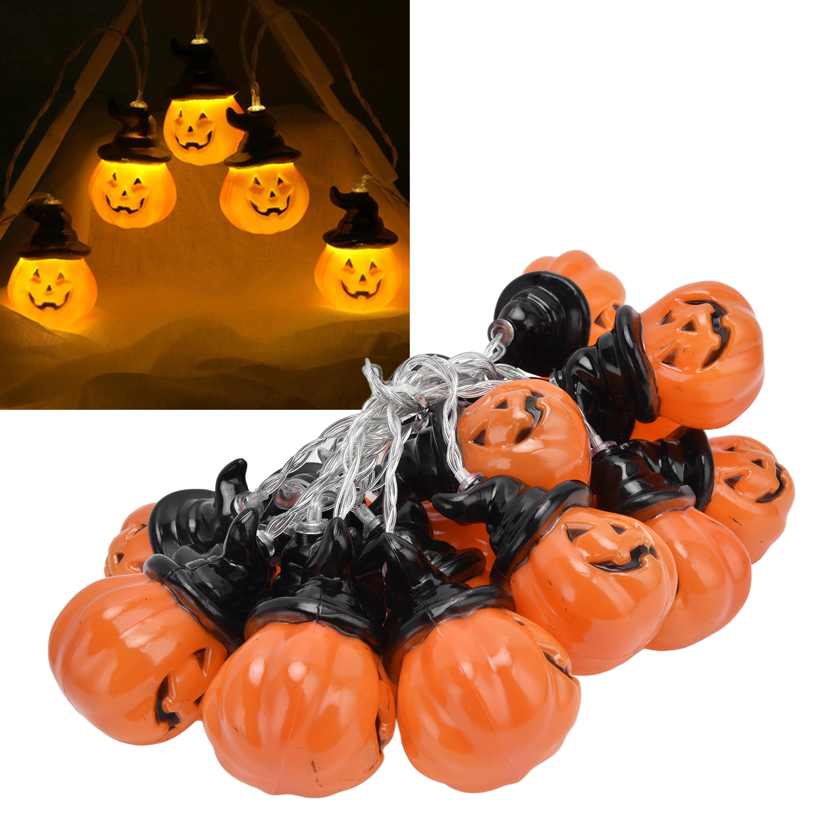 Kette von Halloween-Lichtern. Orangefarbene, kürbisförmige Glühbirnen mit schwarzen Hexenhüten sind aufgereiht.