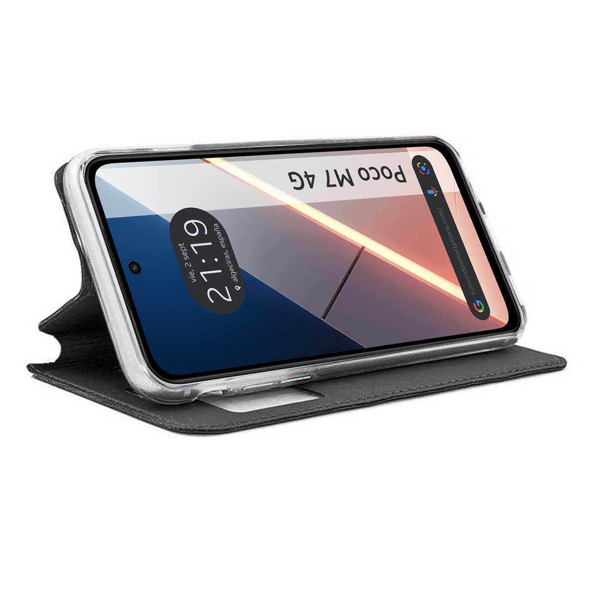 Uno smartphone in una custodia nera mostra uno schermo. Lo schermo mostra l'ora 21:19 e le parole Poco M7 4G.