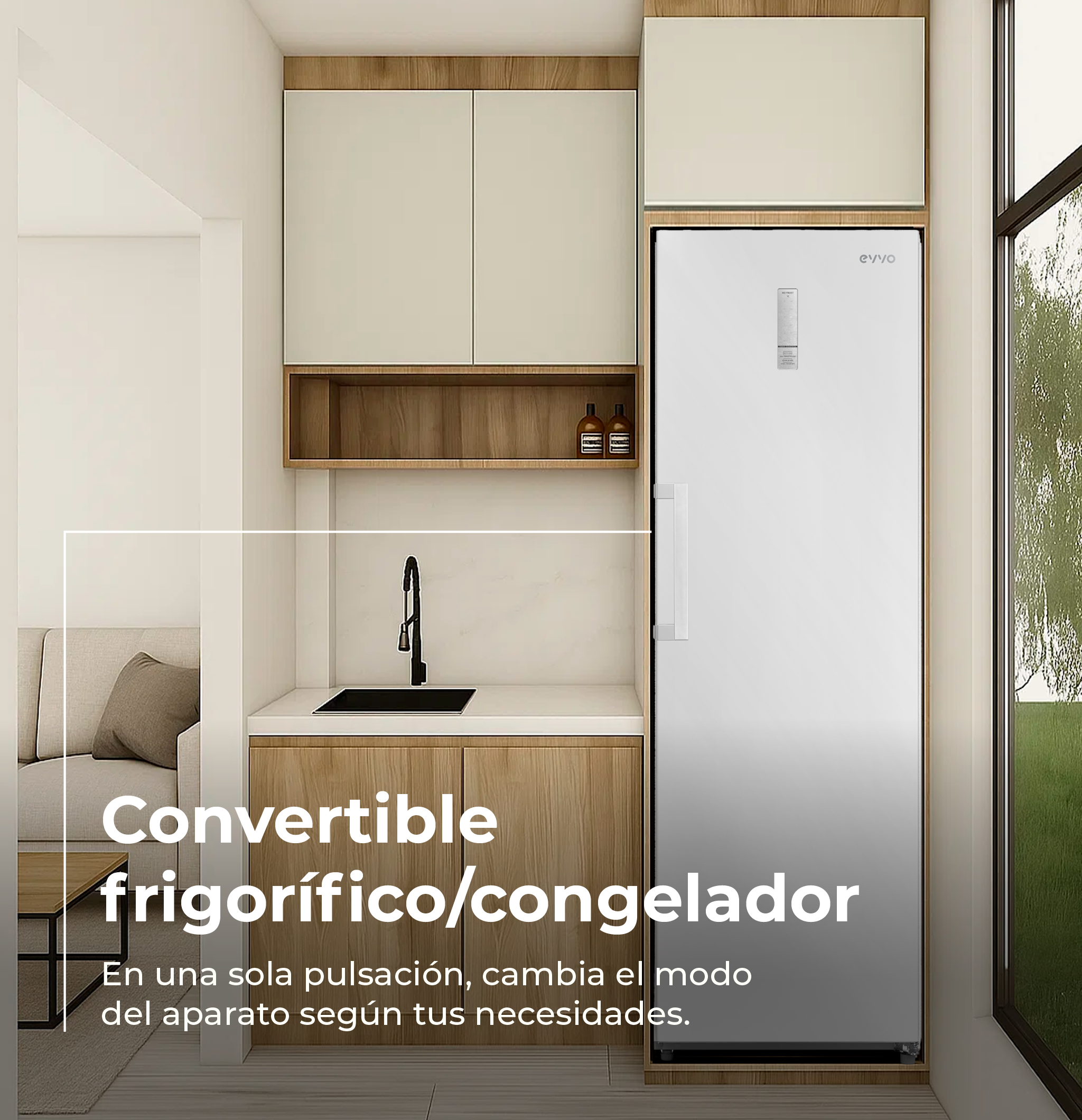 Cocina moderna con nevera blanca, armarios de madera, fregadero y vista de vegetación por una ventana.