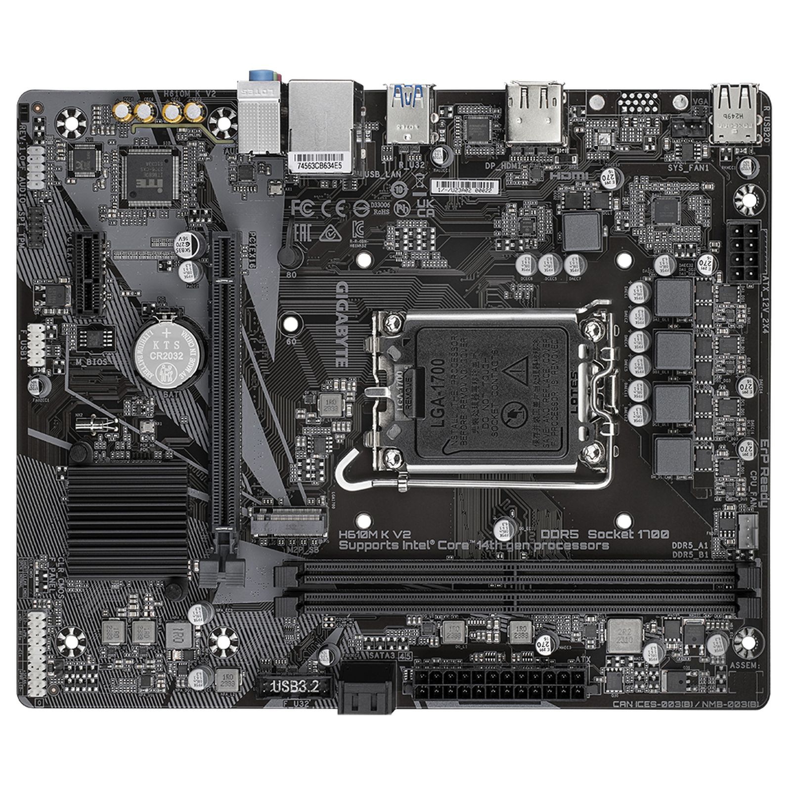 Une carte mère d'ordinateur noire avec divers composants comme des fentes, des puces et des connecteurs, et le logo Gigabyte.