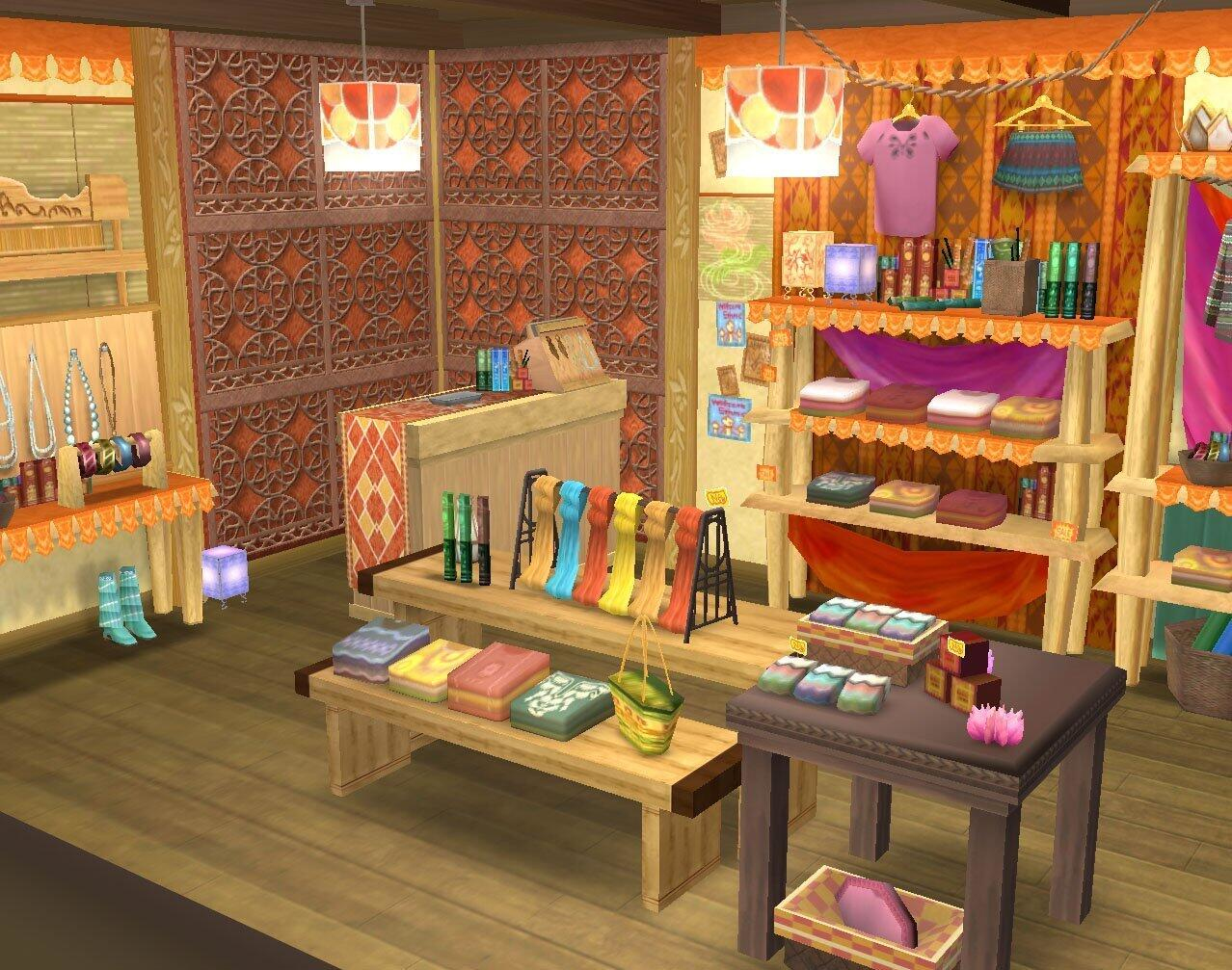 Wewnątrz sklepu z kolorowymi przedmiotami wystawionymi, w tym ubraniami, książkami i akcesoriami. Obecne są drewniane półki i stoły.