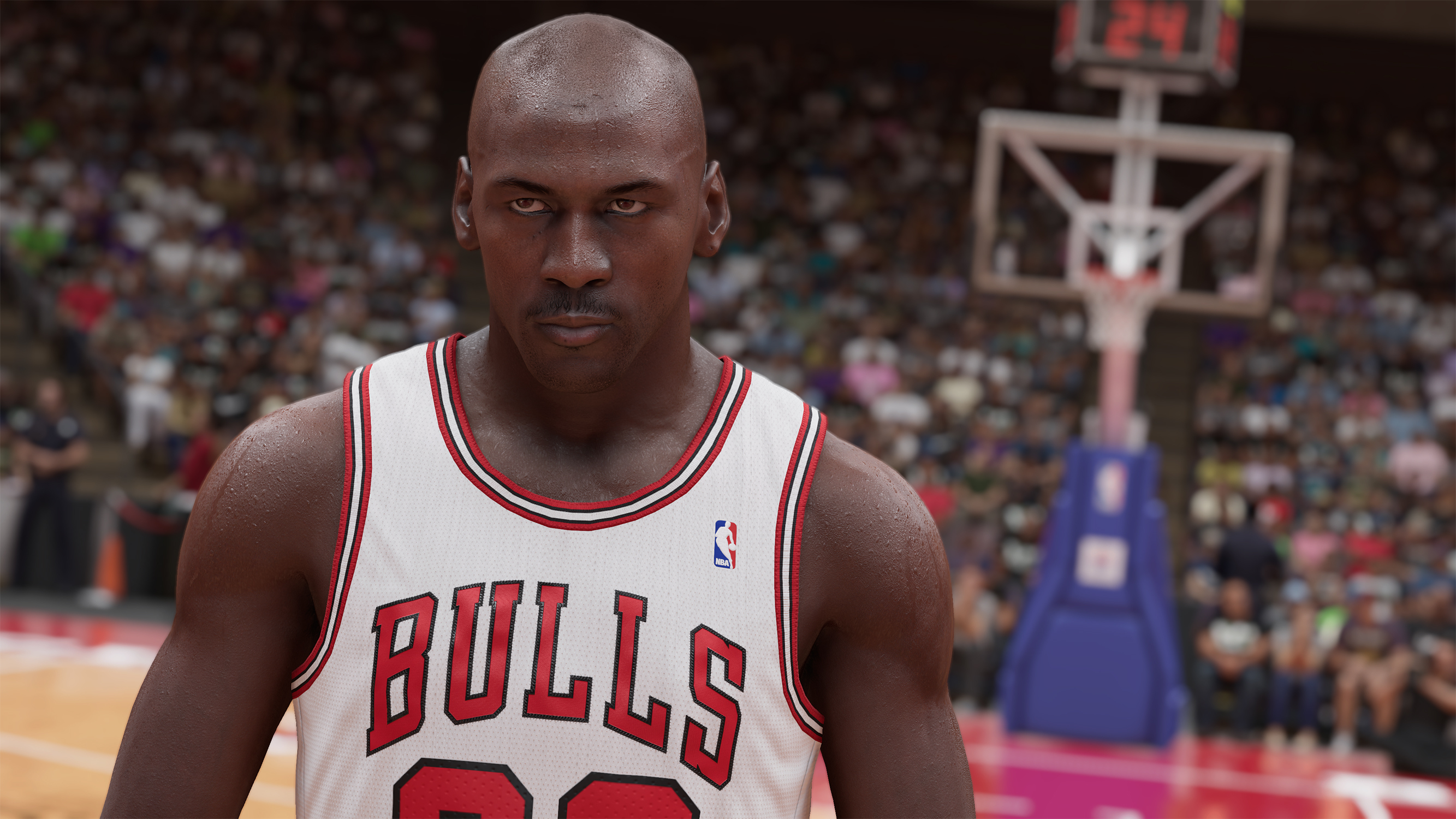 Michael Jordan im Chicago Bulls Trikot, Blick in die Kamera. Basketballfeld und Publikum im Hintergrund.
