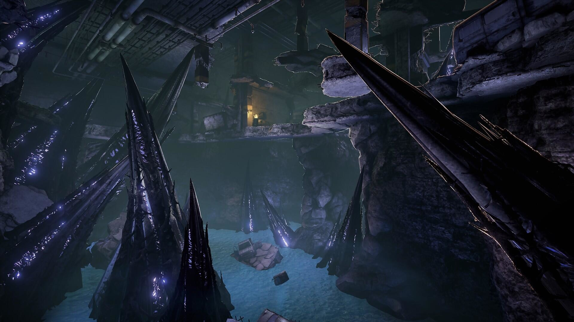 Ciemne, jaskiniowe wnętrze z dużymi, czarnymi, kolczastymi formacjami. Woda odbija słabe światło. W tle znajduje się struktura.
