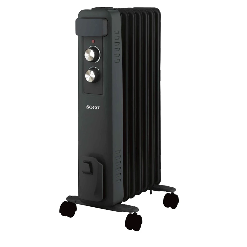 Un radiatore a olio nero con ruote. Presenta manopole di controllo, il marchio 'SOGO' e alette verticali per il riscaldamento.