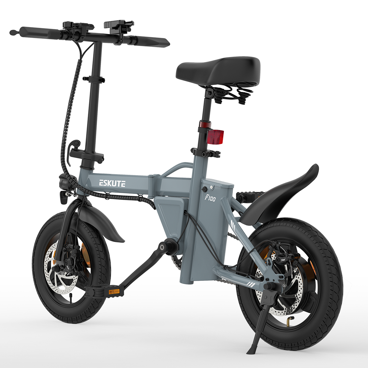 Una bici elettrica pieghevole, telaio grigio, pneumatici neri, sella e manubrio, fanalino posteriore rosso. Il marchio è Eskute, modello F100.