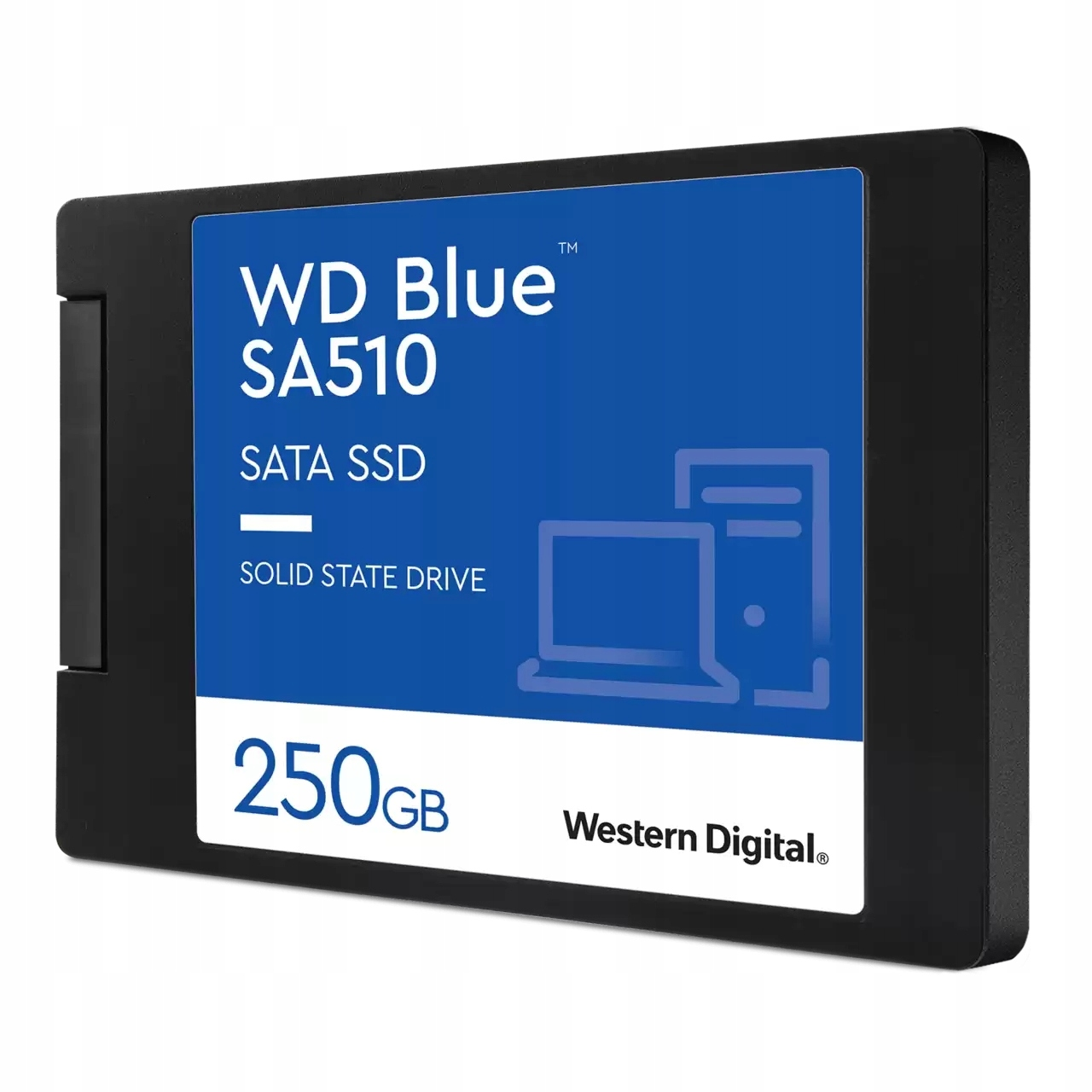 Dysk SSD SATA WD Blue SA510 250 GB. Ma niebieską etykietę z białym tekstem i grafiką komputera. Dysk jest czarny.