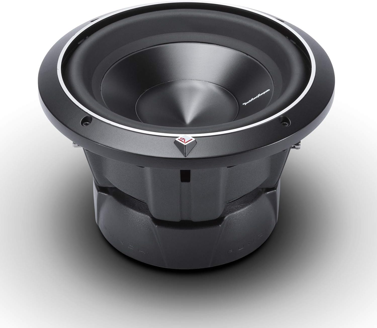 Ein schwarzer Subwoofer mit silberner Zierleiste und einem Konus in der Mitte. Der Hintergrund ist weiß.