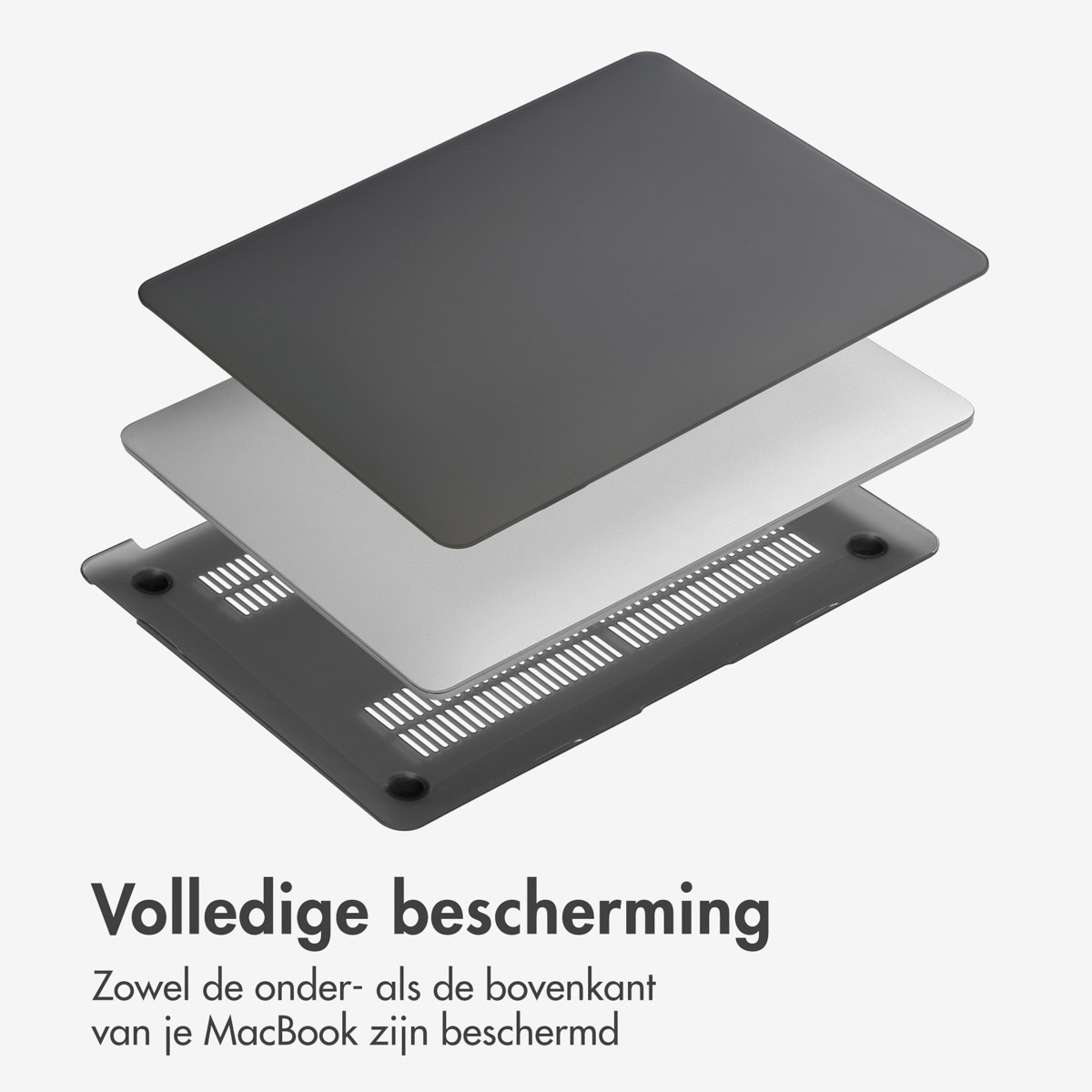 Vista explosionada de una funda para portátil. Tres capas, gris oscuro superior, plata media, gris oscuro inferior con ventilación. Texto: 'Protección total'.