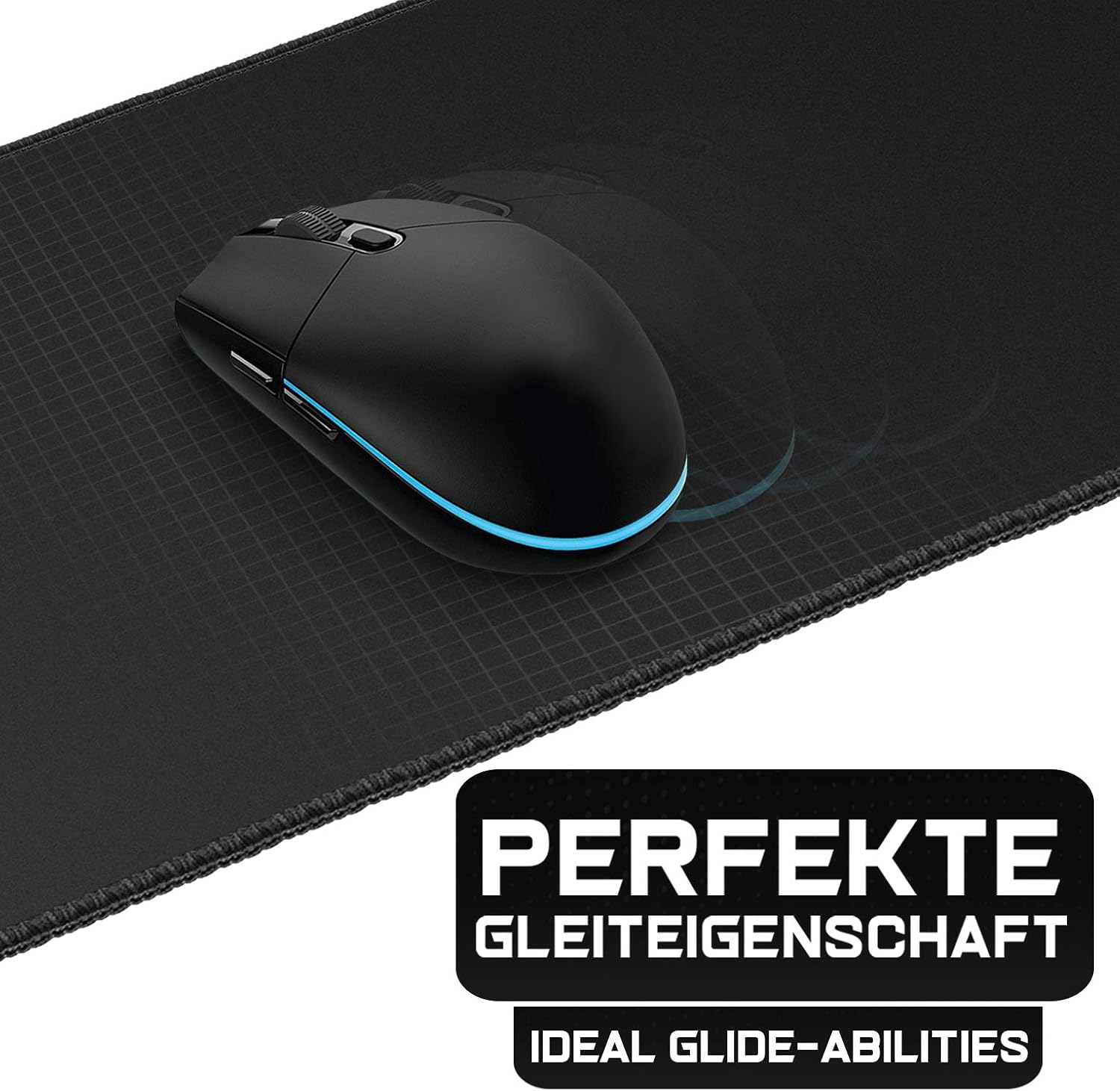 Schwarze Maus auf schwarzem Mauspad. Die Maus hat blaues Licht. Text: 'PERFEKTE GLEITEIGENSCHAFT' und 'IDEAL GLIDE-ABILITIES'.