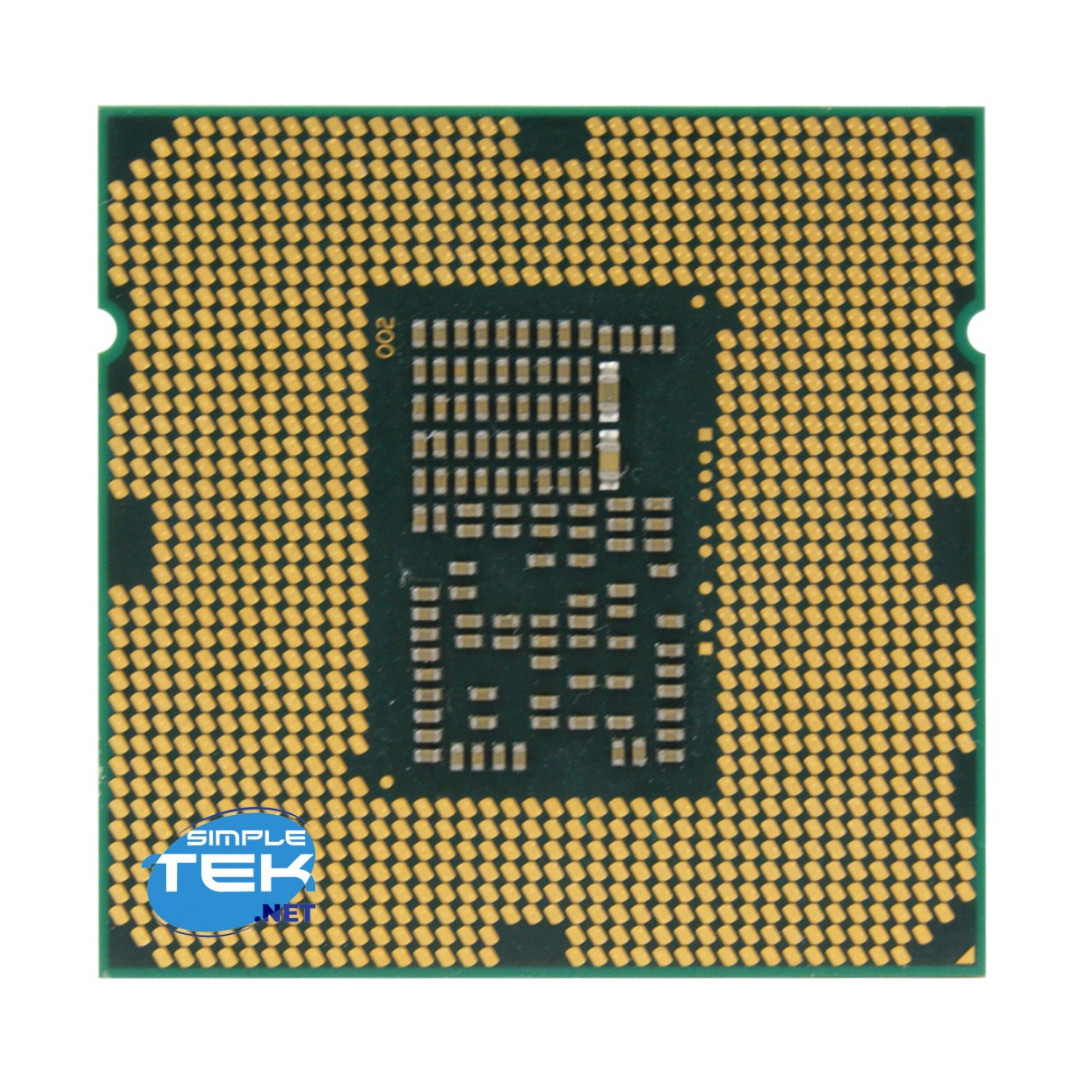 Un chip CPU con pin dorati e un circuito stampato verde scuro, il logo simple tek net è visibile in basso.