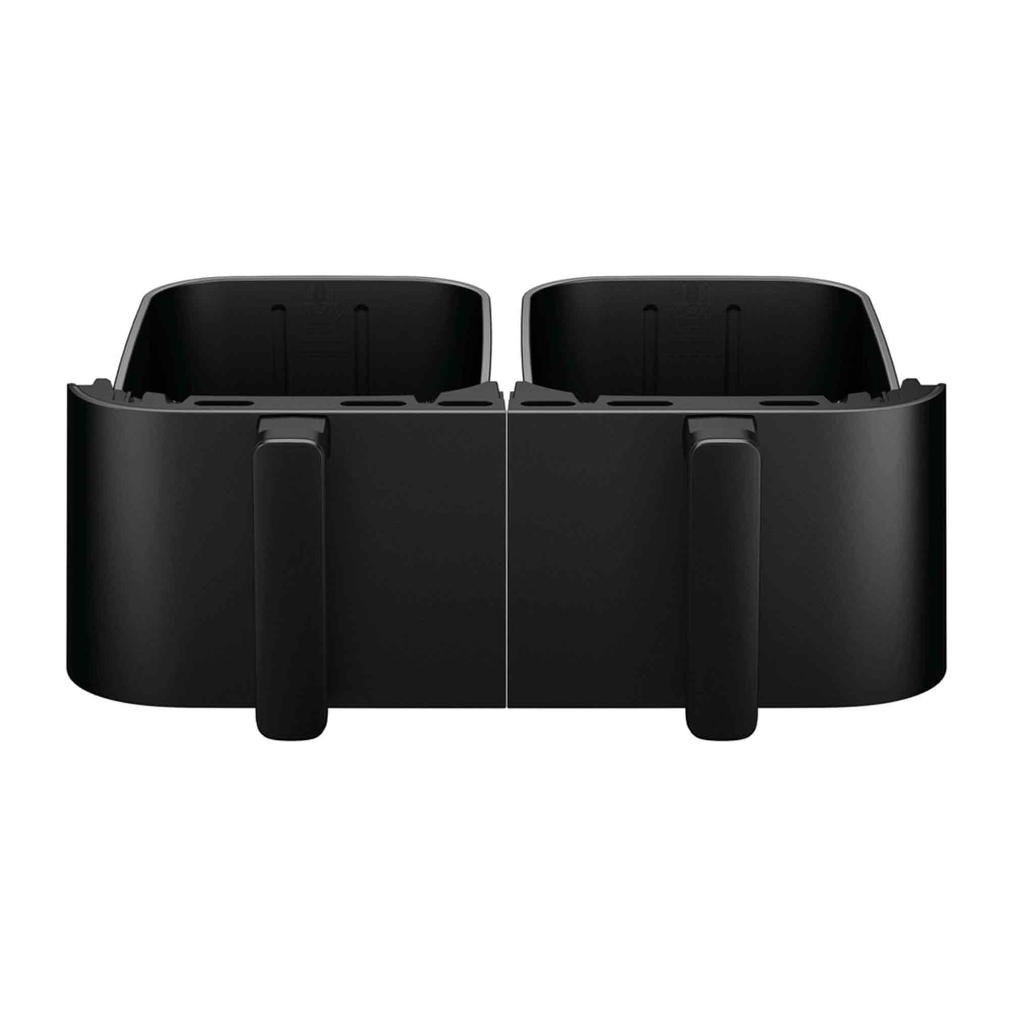 Ein schwarzer Airfryer mit zwei Fächern und Griffen. Es ist auf weißem Hintergrund platziert.
