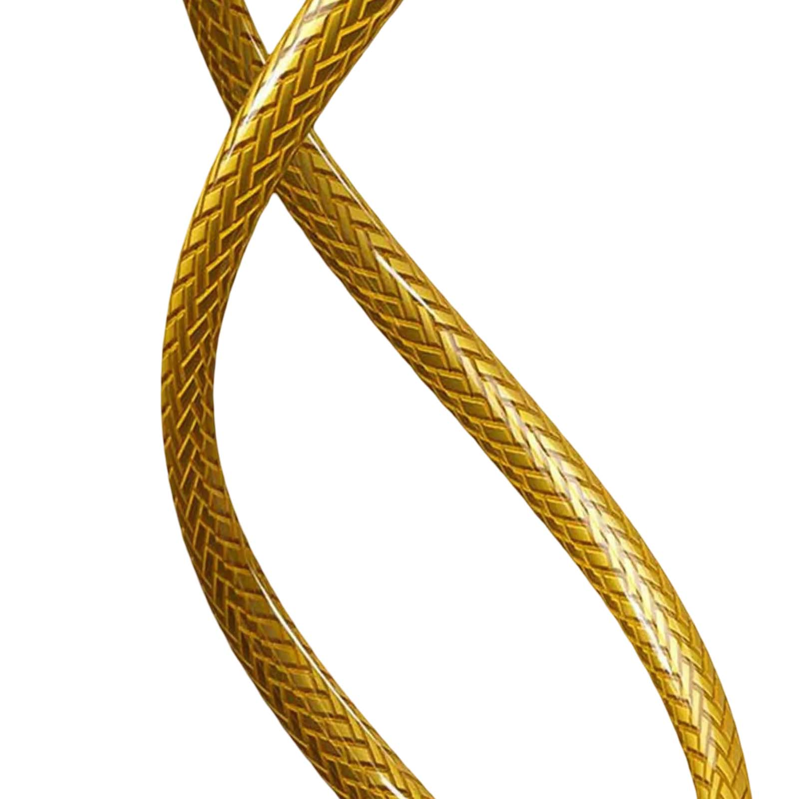 Zwei ineinander verschlungene goldene, strukturierte Kabel vor weißem Hintergrund. Die Kabel haben ein Webmuster.