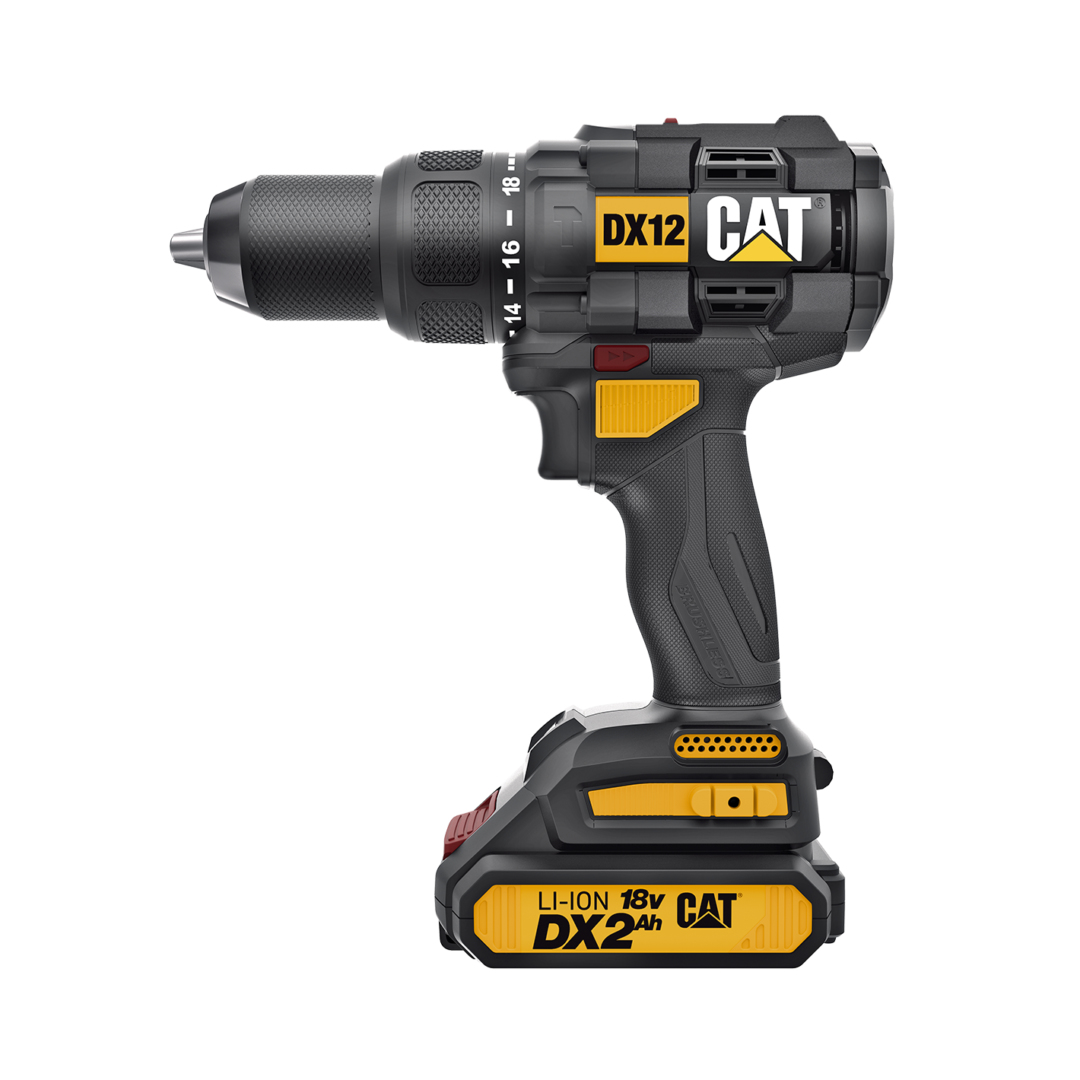 Un trapano avvitatore a batteria CAT DX12 nero e giallo su sfondo bianco. Ha una batteria e il logo CAT è visibile.