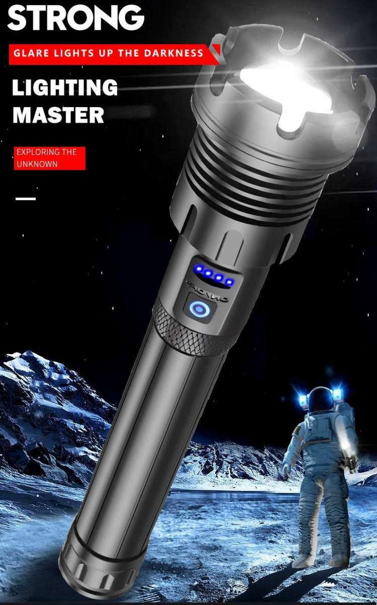 Eine große Taschenlampe beleuchtet einen Astronauten auf einer mondähnlichen Oberfläche. Text lautet: Stark, Lichtmeister, Das Unbekannte erforschen.