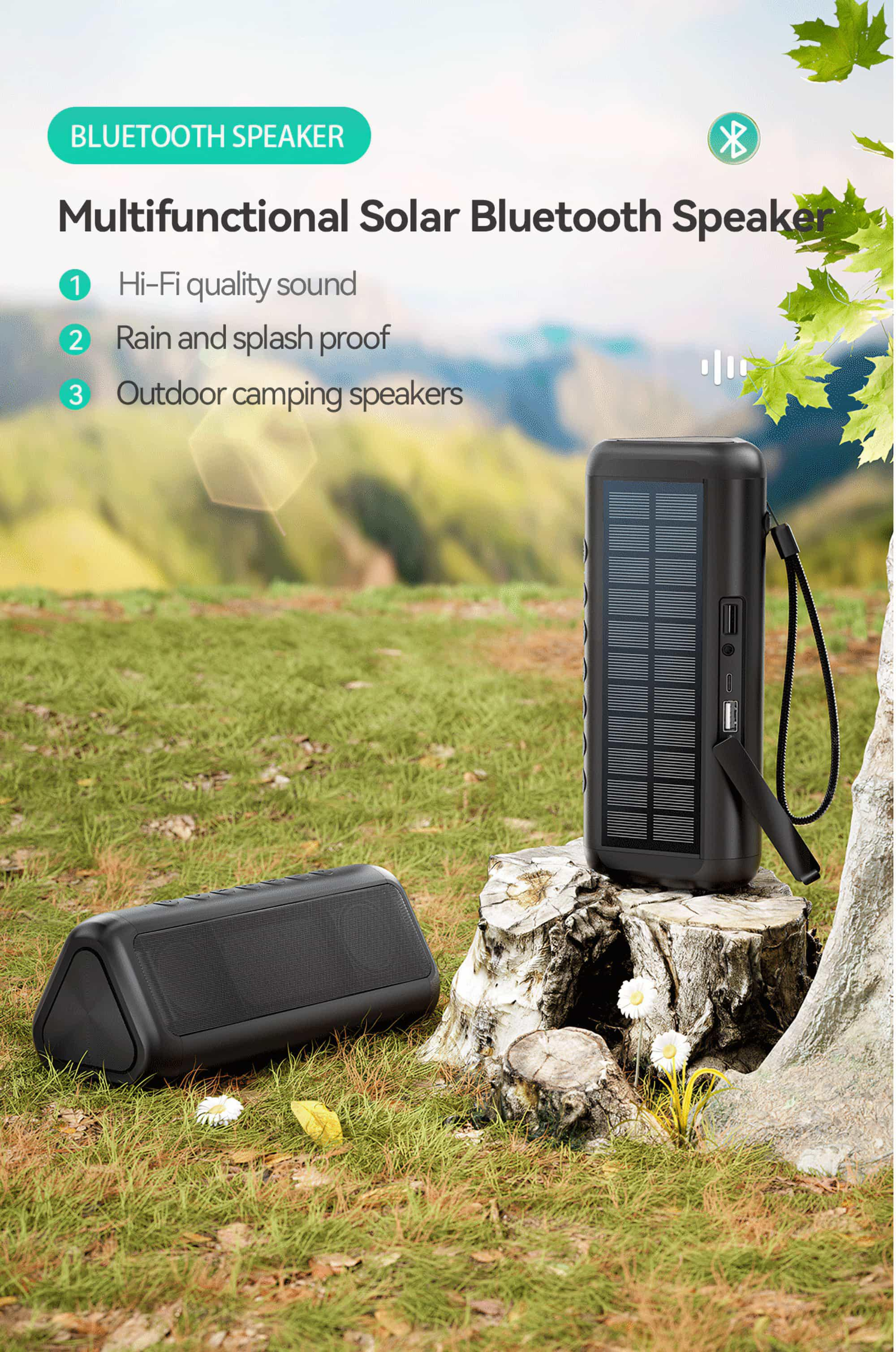 Schwarzer Solar-Bluetooth-Lautsprecher auf Baumstumpf, Lautsprecher auf Gras. Blätter und Gänseblümchen im Hintergrund.