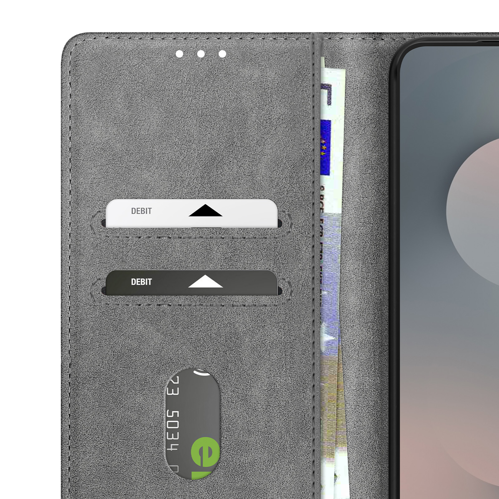 Un portafoglio grigio con carte di debito, denaro e un telefono. Il portafoglio è aperto.